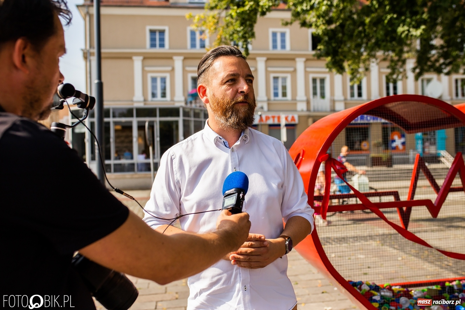Zdjęcie w galerii na portalu naszraciborz.pl: Nakrętkowe serce zniknie z pl. Długosza. Ratusz nie godzi się na taką lokalizację wiadomości z regionu