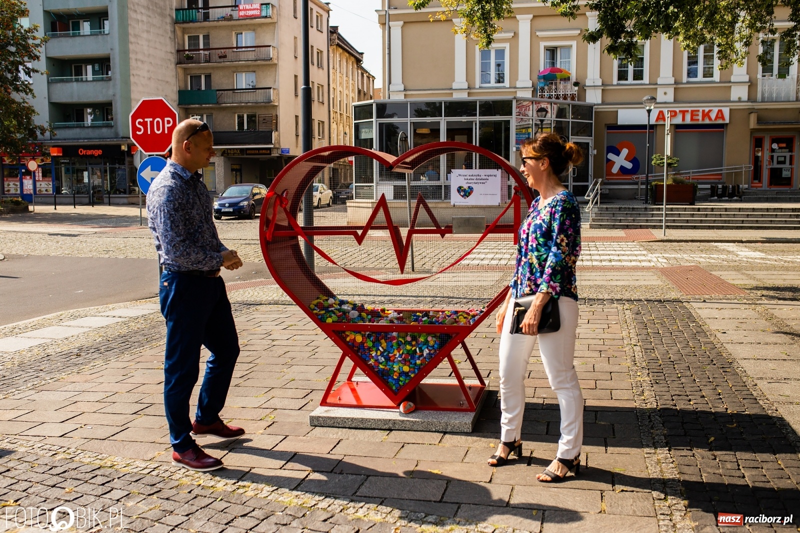 Zdjęcie w galerii na portalu naszraciborz.pl: Nakrętkowe serce zniknie z pl. Długosza. Ratusz nie godzi się na taką lokalizację wiadomości z regionu
