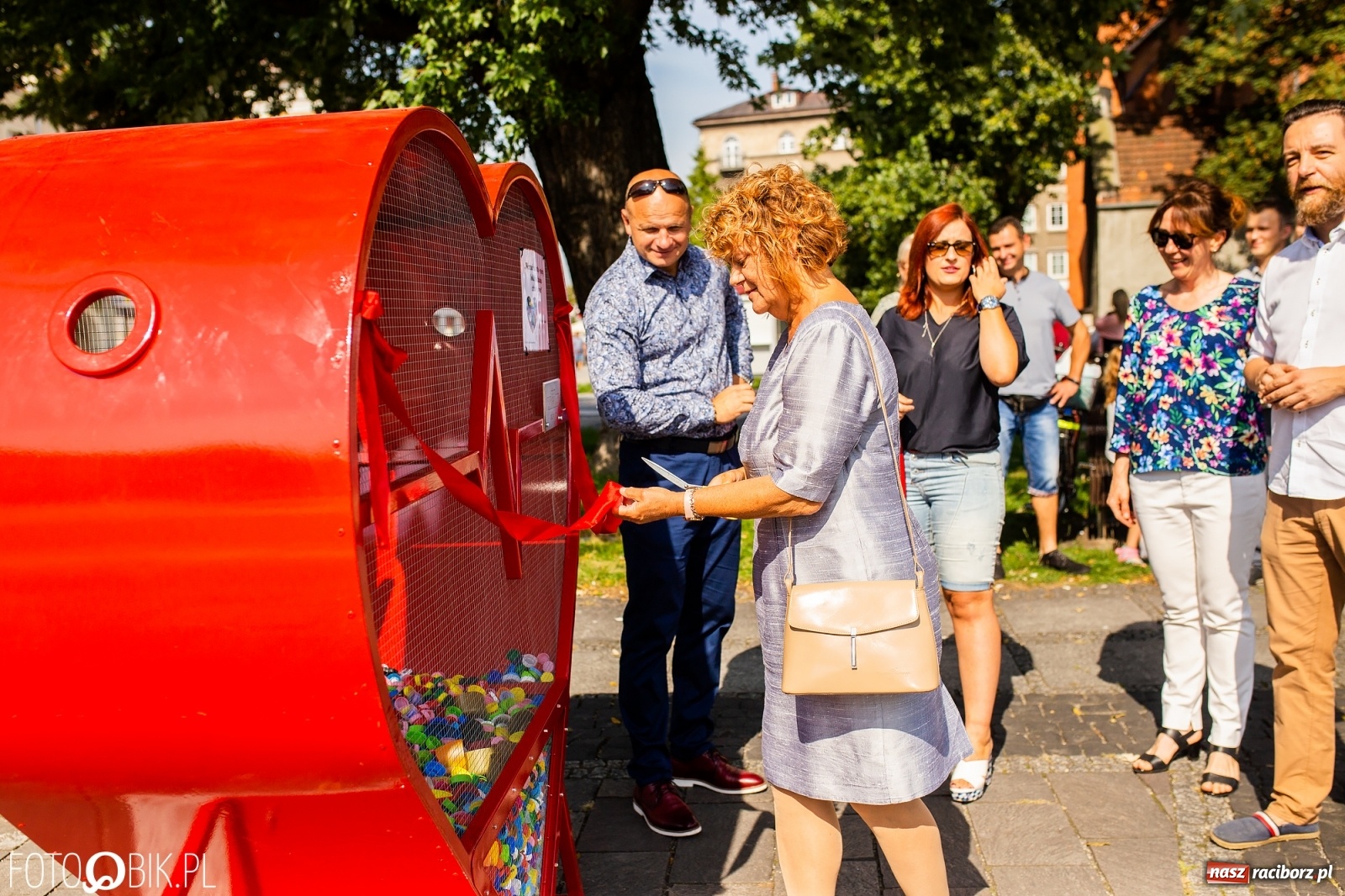 Zdjęcie w galerii na portalu naszraciborz.pl: Nakrętkowe serce zniknie z pl. Długosza. Ratusz nie godzi się na taką lokalizację wiadomości z regionu