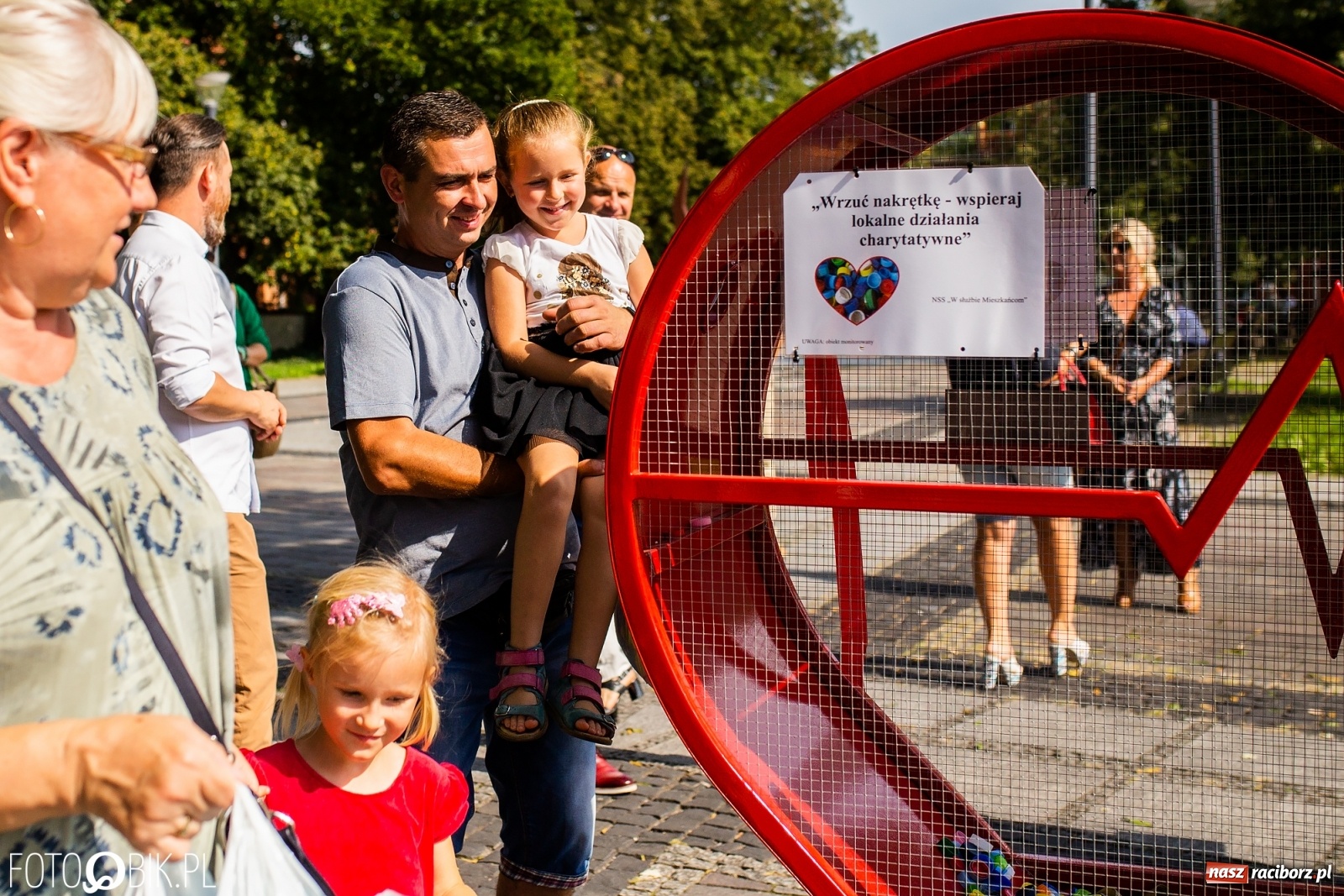 Zdjęcie w galerii na portalu naszraciborz.pl: Nakrętkowe serce zniknie z pl. Długosza. Ratusz nie godzi się na taką lokalizację wiadomości z regionu