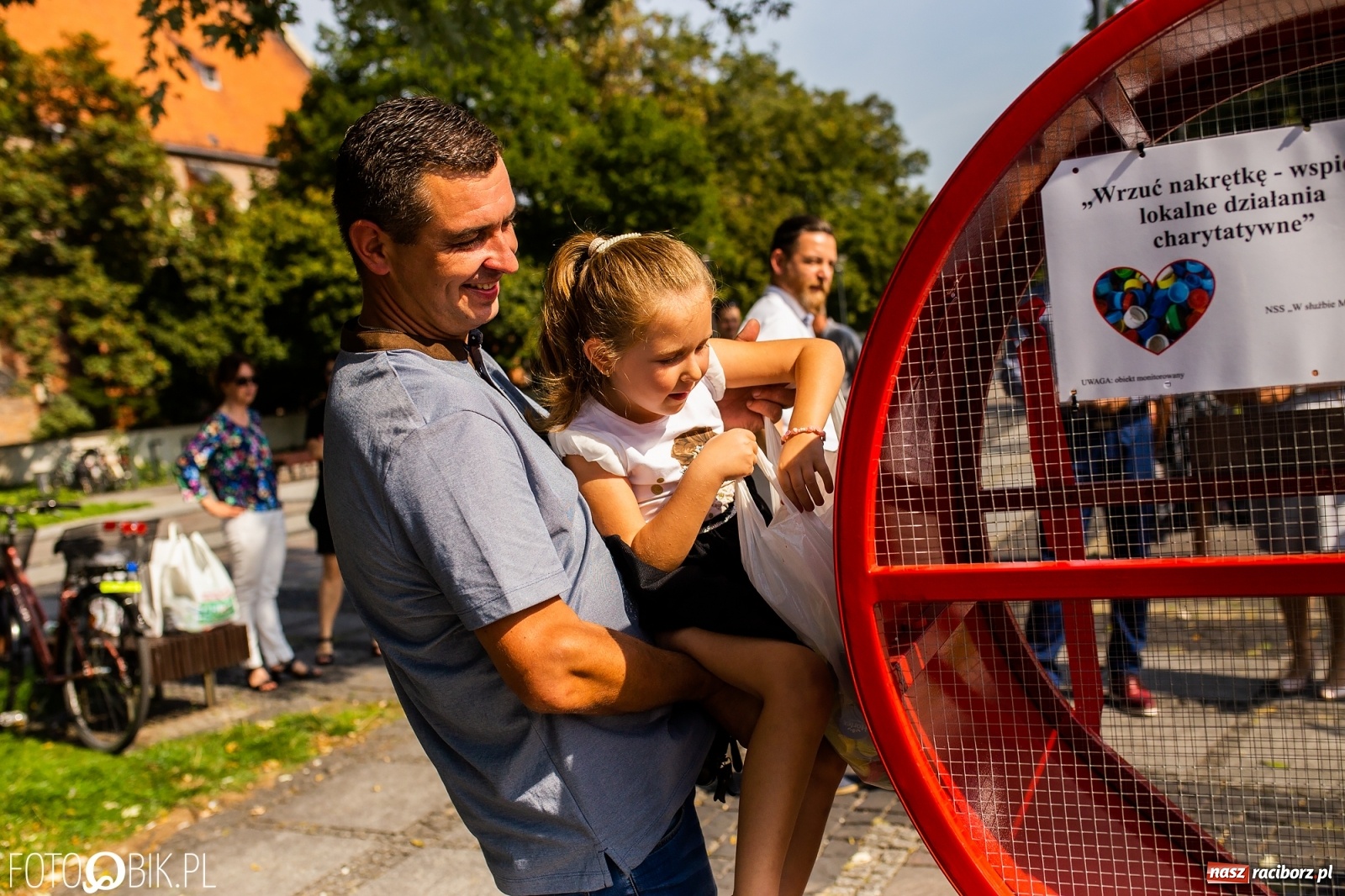 Zdjęcie w galerii na portalu naszraciborz.pl: Nakrętkowe serce zniknie z pl. Długosza. Ratusz nie godzi się na taką lokalizację wiadomości z regionu