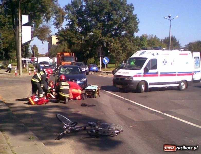 Zdjęcie w galerii na portalu naszraciborz.pl: Potrącenie rowerzysty przy Mechaniku wiadomości z regionu