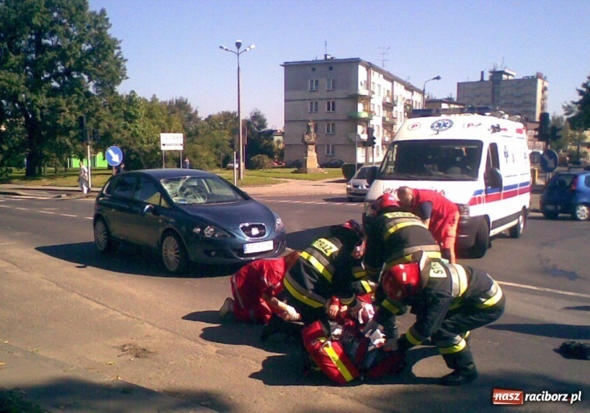 Zdjęcie w galerii na portalu naszraciborz.pl: Potrącenie rowerzysty przy Mechaniku wiadomości z regionu