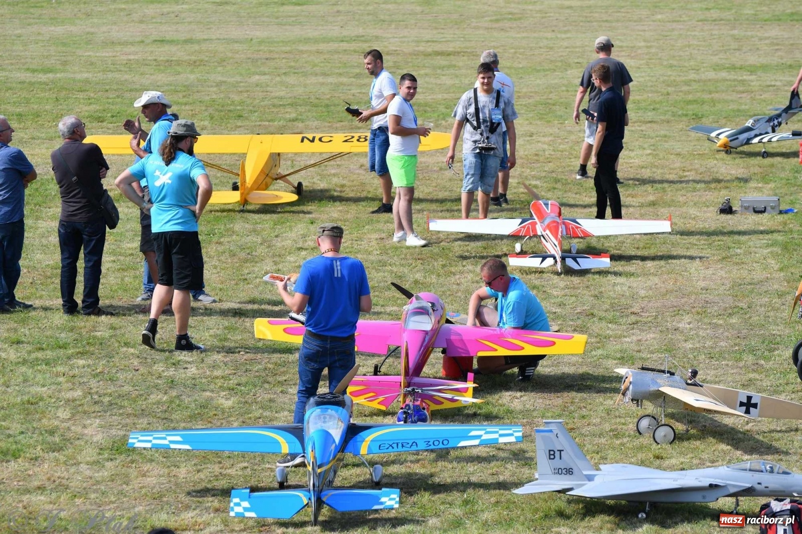 Zdjęcie w galerii na portalu naszraciborz.pl: Raciborskie air show przyciągnęło tłumy  wiadomości z regionu