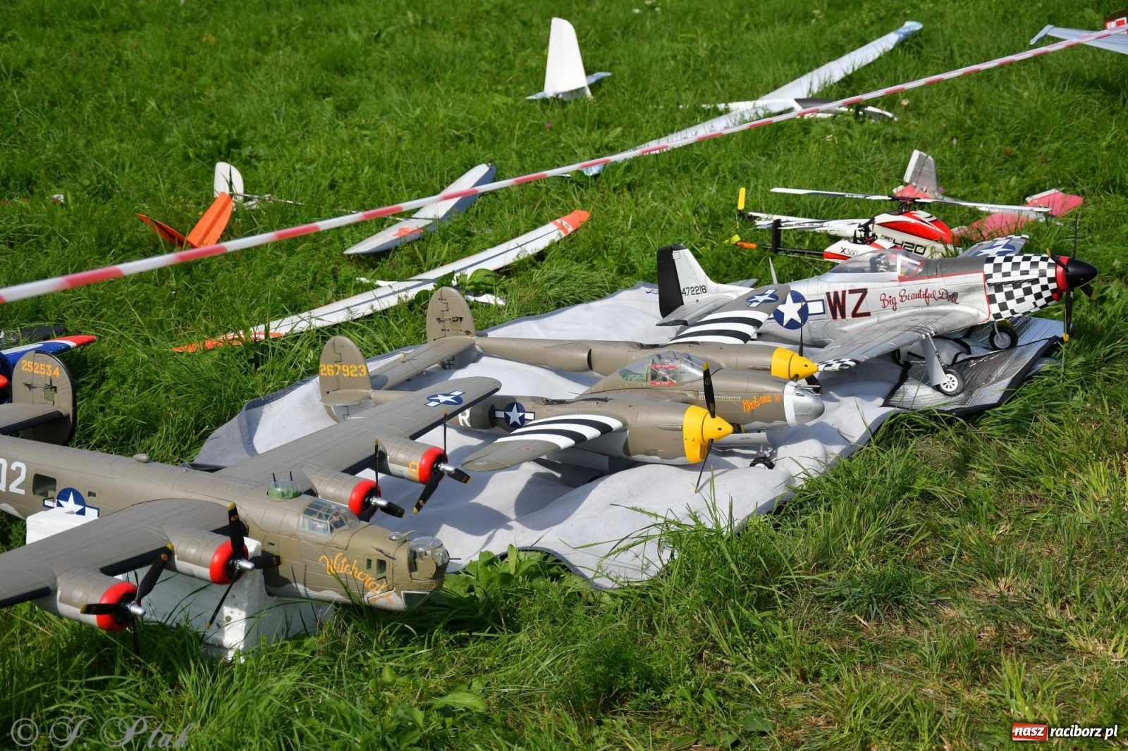 Zdjęcie w galerii na portalu naszraciborz.pl: Raciborskie air show przyciągnęło tłumy  wiadomości z regionu