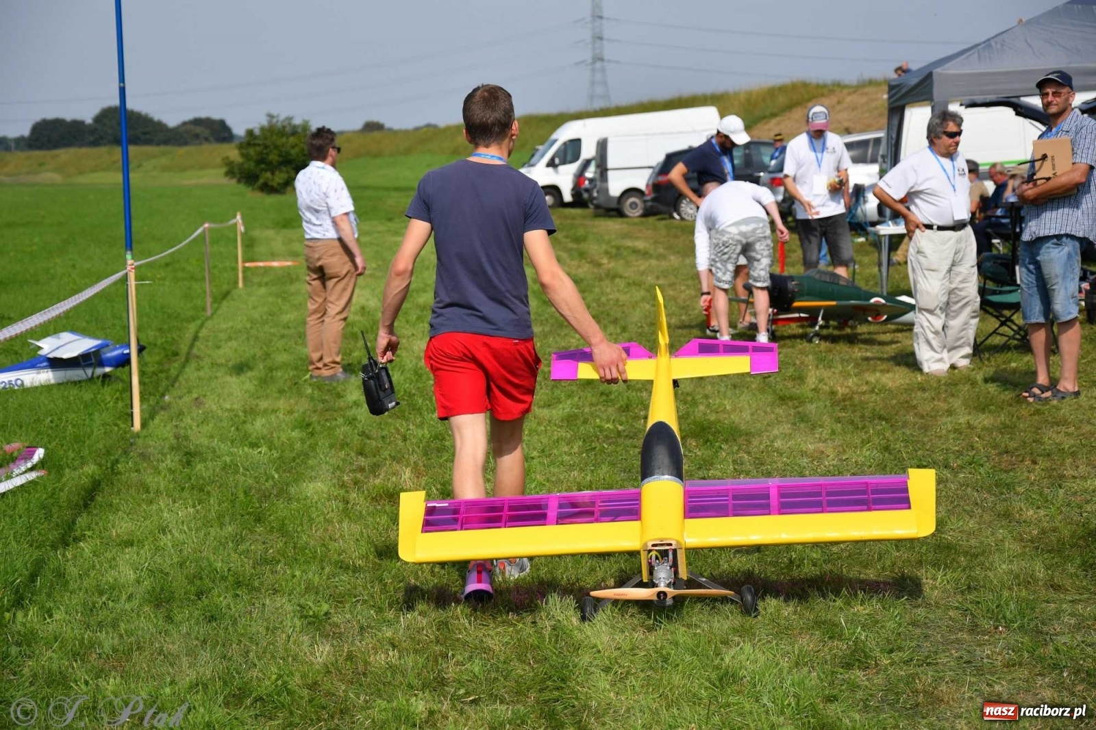 Zdjęcie w galerii na portalu naszraciborz.pl: Raciborskie air show przyciągnęło tłumy  wiadomości z regionu