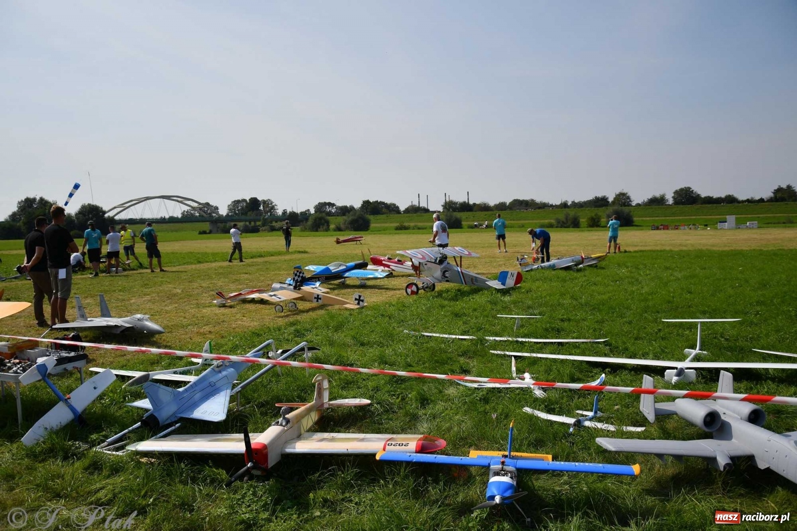 Zdjęcie w galerii na portalu naszraciborz.pl: Raciborskie air show przyciągnęło tłumy  wiadomości z regionu