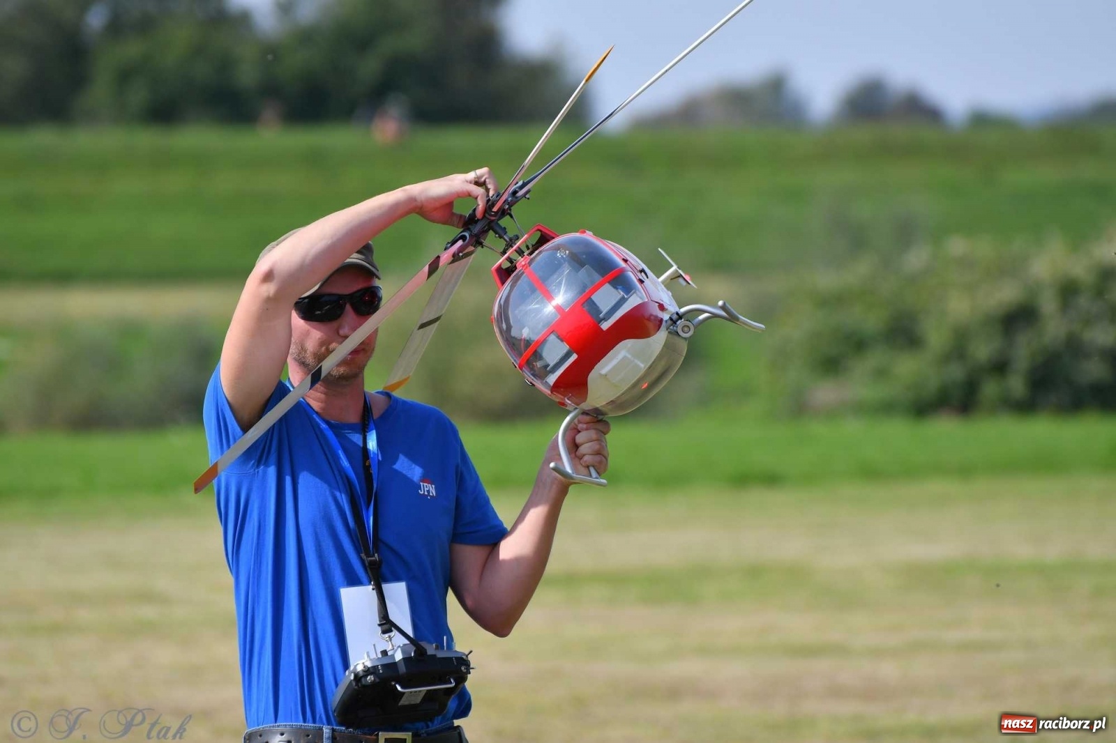 Zdjęcie w galerii na portalu naszraciborz.pl: Raciborskie air show przyciągnęło tłumy  wiadomości z regionu