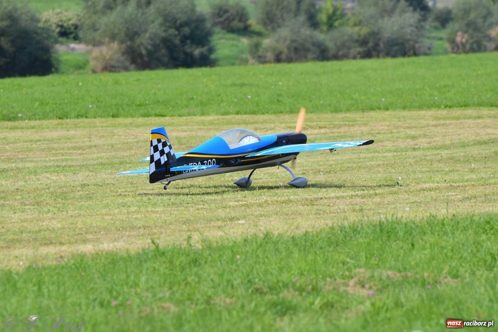 Zdjęcie w galerii na portalu naszraciborz.pl: Raciborskie air show przyciągnęło tłumy  wiadomości z regionu