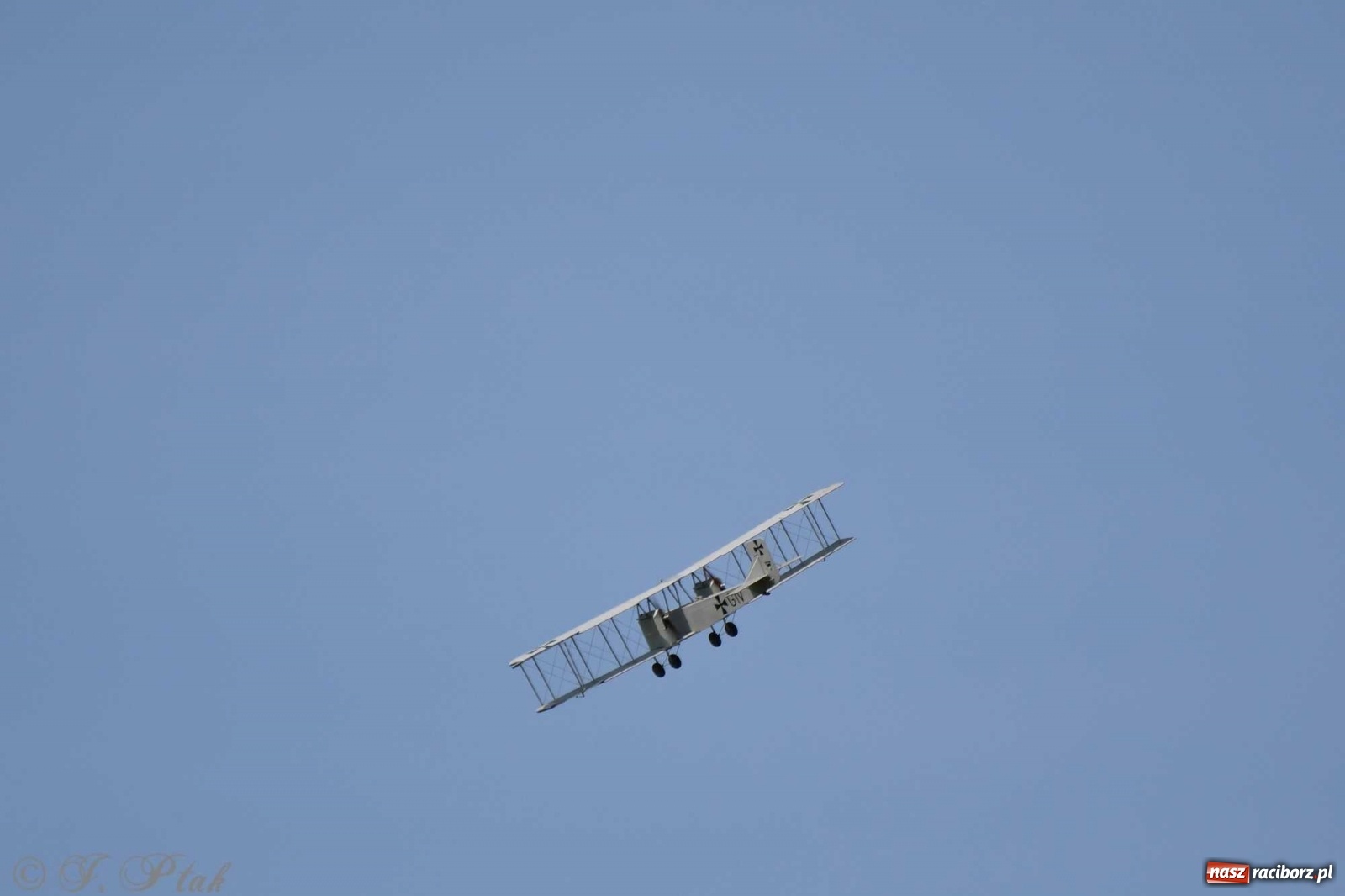 Zdjęcie w galerii na portalu naszraciborz.pl: Raciborskie air show przyciągnęło tłumy  wiadomości z regionu