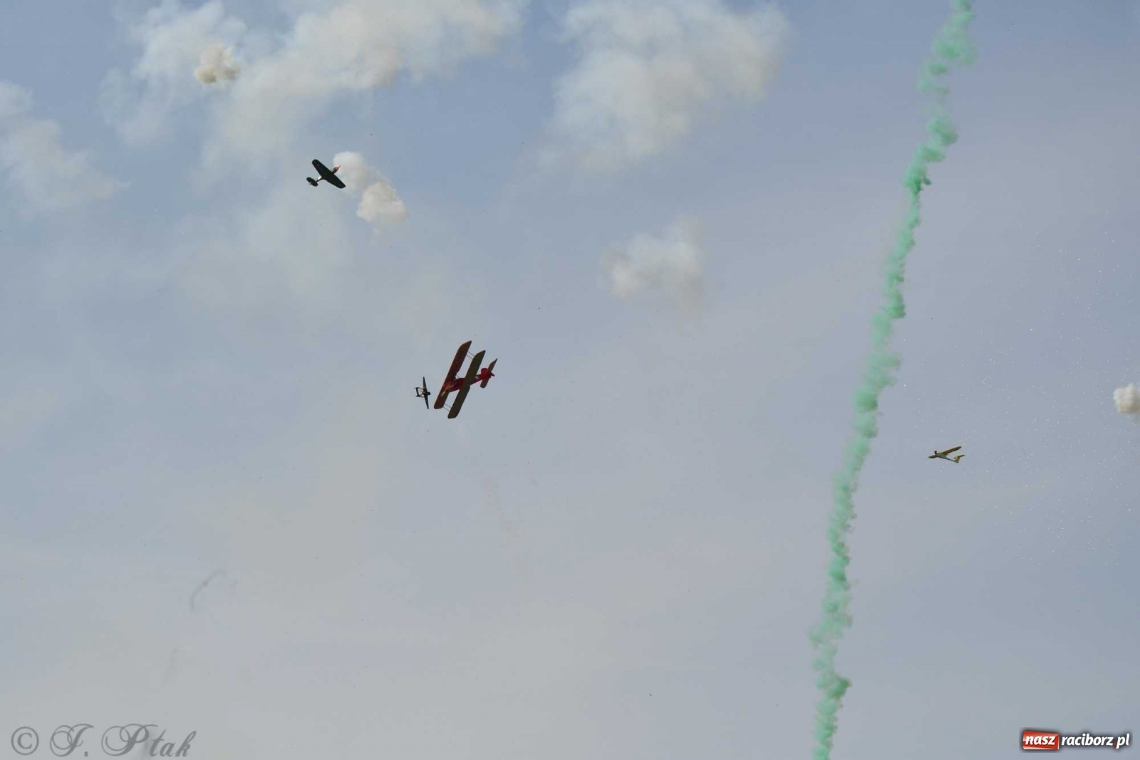 Zdjęcie w galerii na portalu naszraciborz.pl: Raciborskie air show przyciągnęło tłumy  wiadomości z regionu