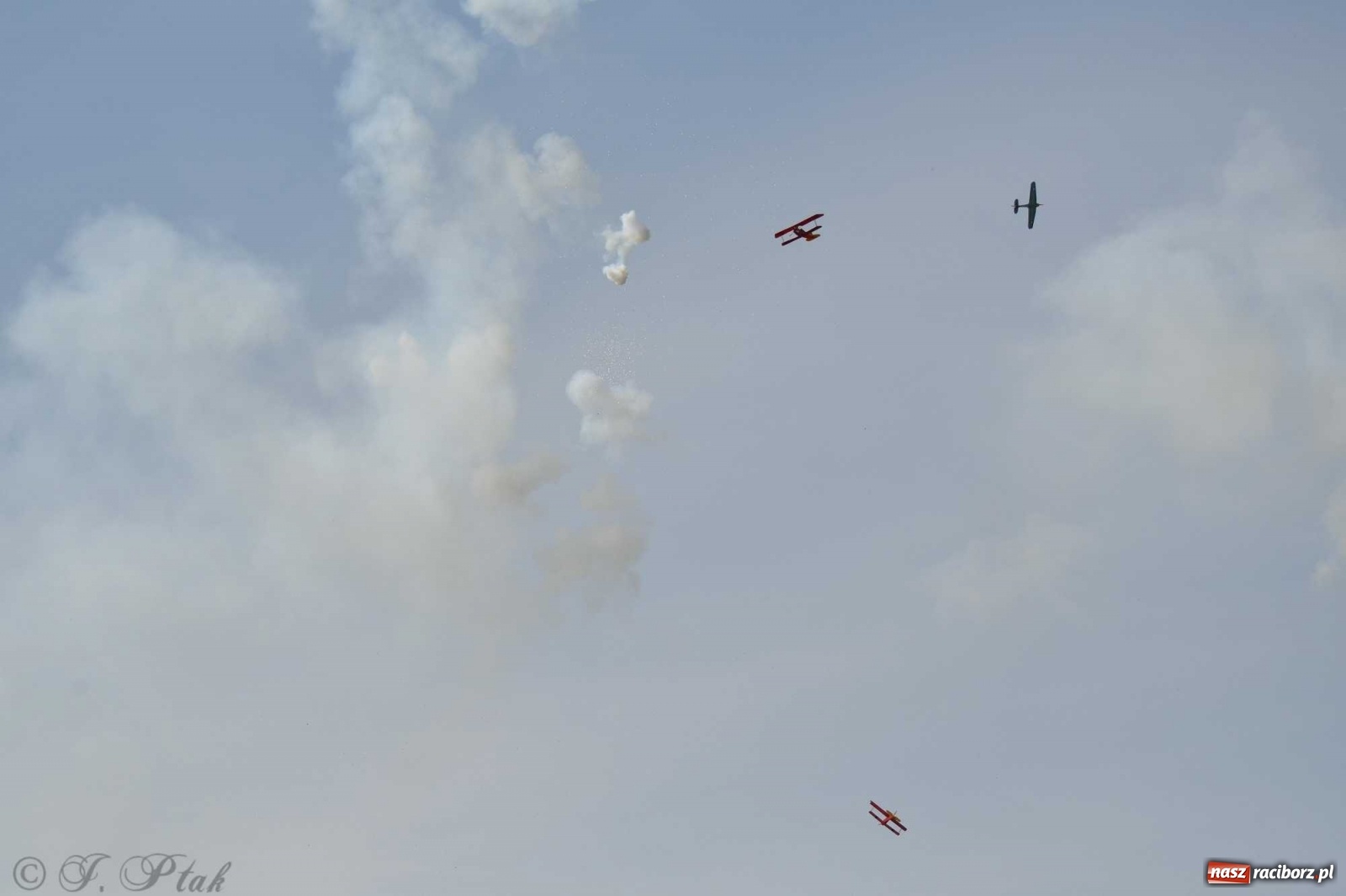 Zdjęcie w galerii na portalu naszraciborz.pl: Raciborskie air show przyciągnęło tłumy  wiadomości z regionu