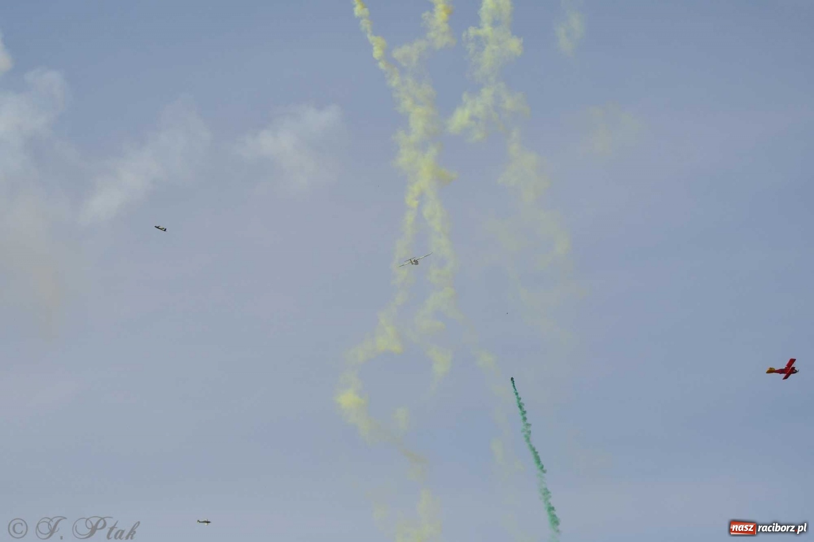 Zdjęcie w galerii na portalu naszraciborz.pl: Raciborskie air show przyciągnęło tłumy  wiadomości z regionu