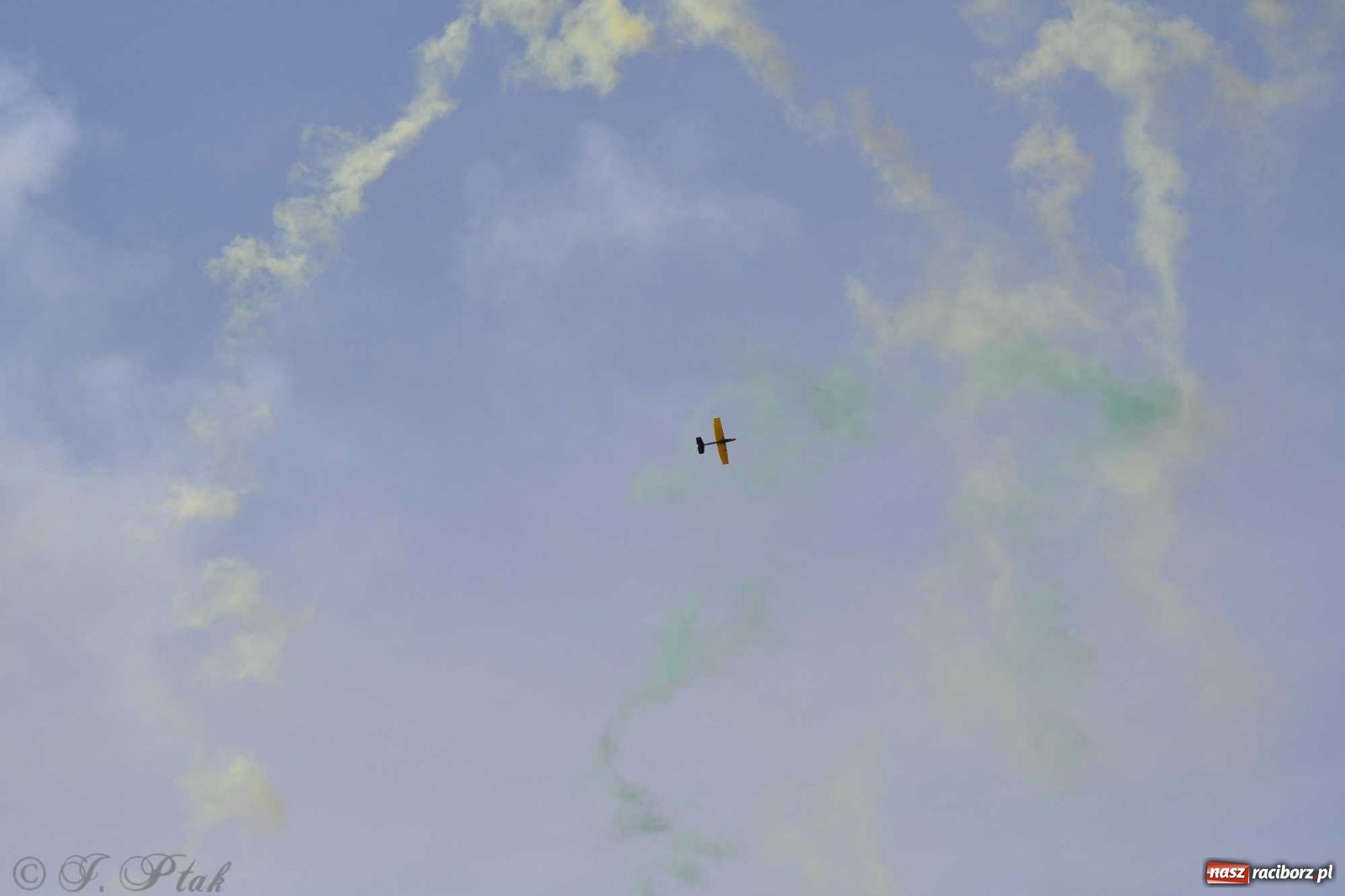 Zdjęcie w galerii na portalu naszraciborz.pl: Raciborskie air show przyciągnęło tłumy  wiadomości z regionu