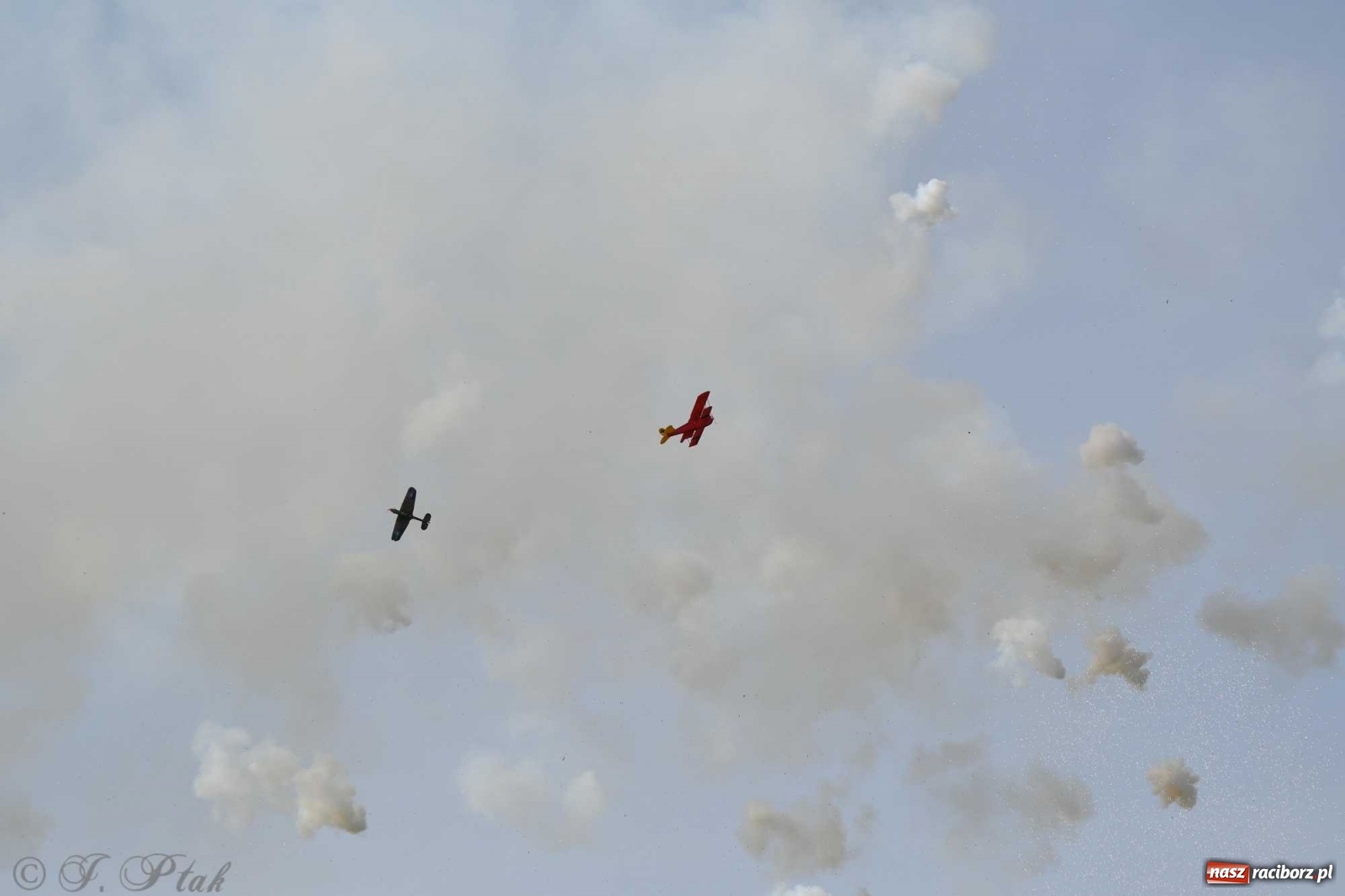 Zdjęcie w galerii na portalu naszraciborz.pl: Raciborskie air show przyciągnęło tłumy  wiadomości z regionu
