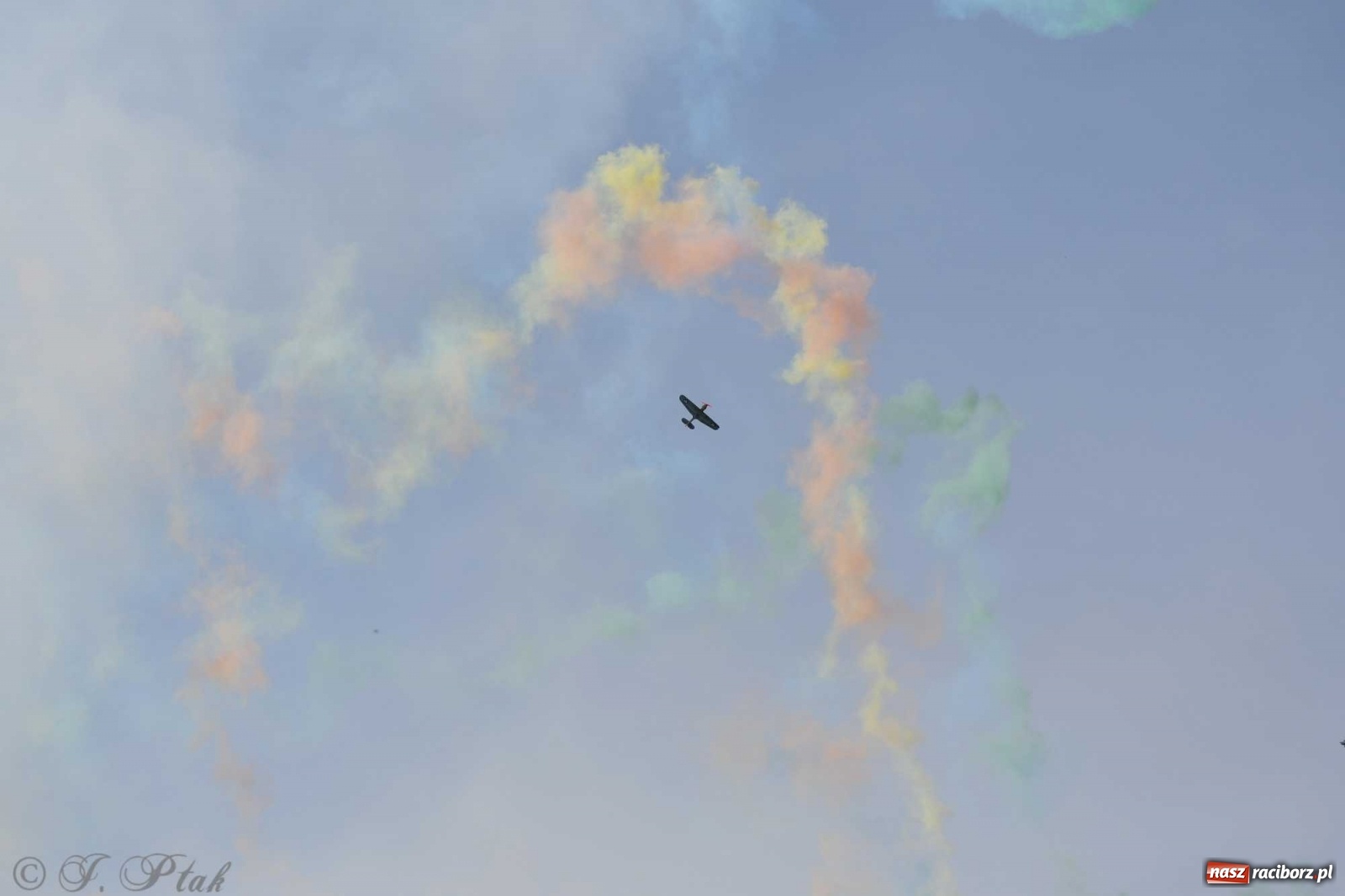 Zdjęcie w galerii na portalu naszraciborz.pl: Raciborskie air show przyciągnęło tłumy  wiadomości z regionu