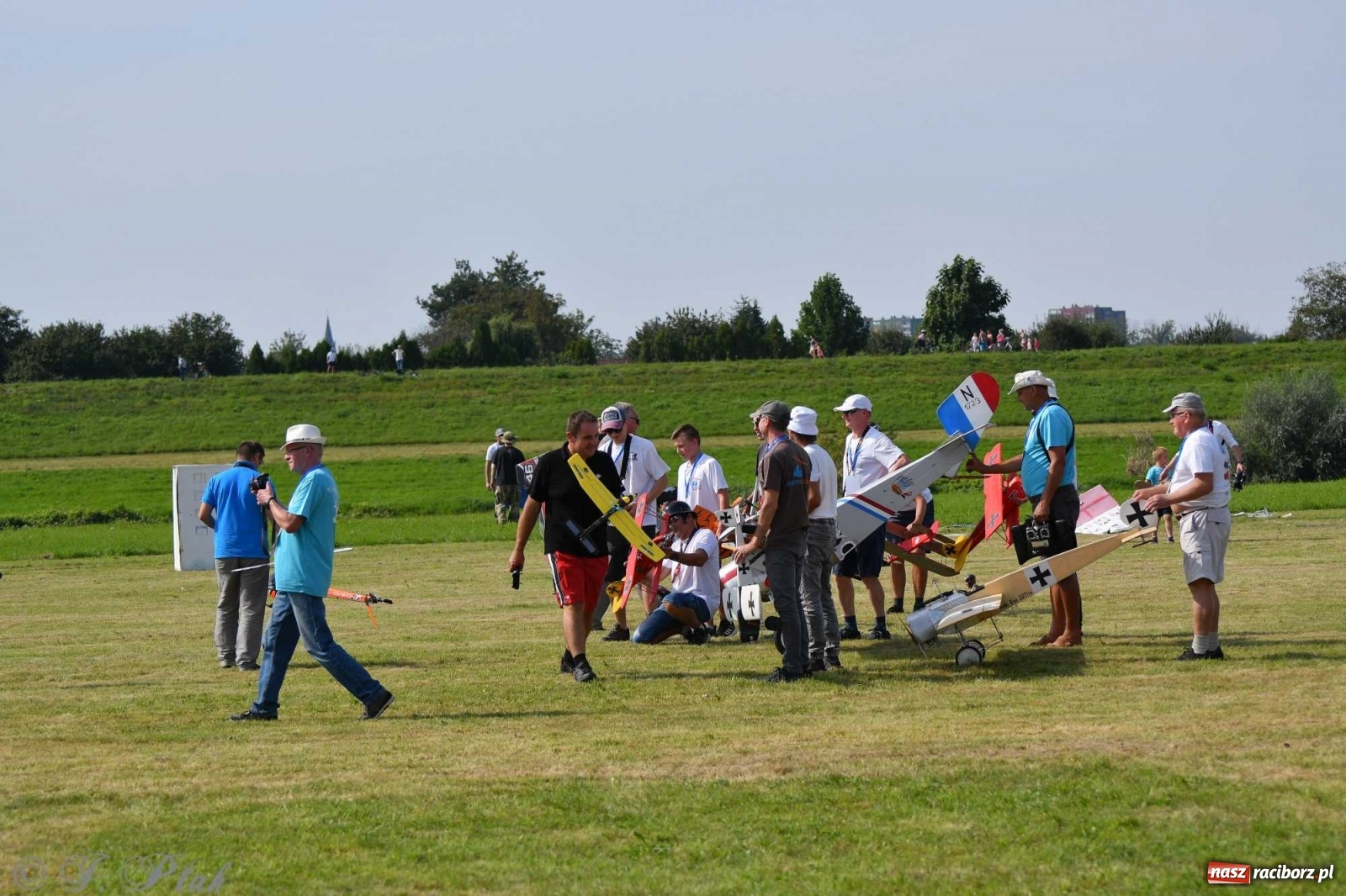 Zdjęcie w galerii na portalu naszraciborz.pl: Raciborskie air show przyciągnęło tłumy  wiadomości z regionu
