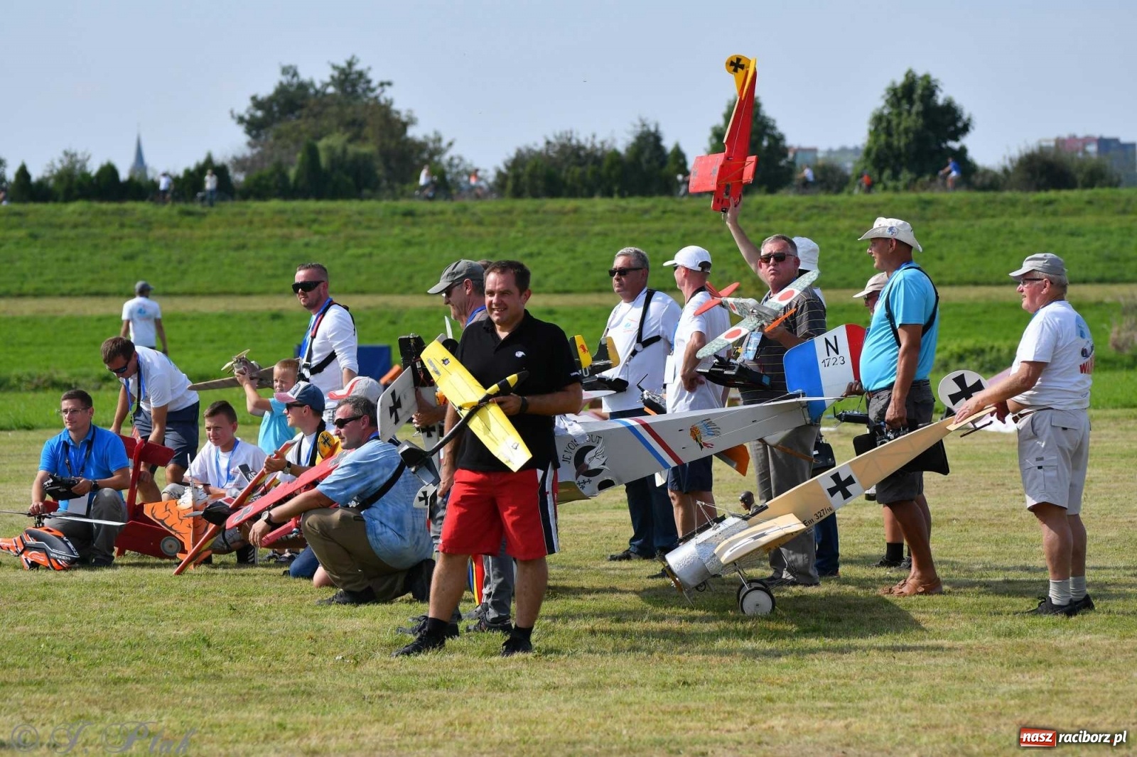 Zdjęcie w galerii na portalu naszraciborz.pl: Raciborskie air show przyciągnęło tłumy  wiadomości z regionu