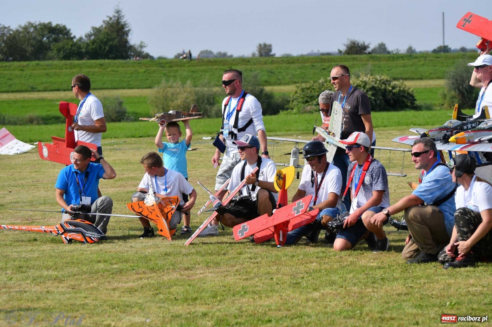 Zdjęcie w galerii na portalu naszraciborz.pl: Raciborskie air show przyciągnęło tłumy  wiadomości z regionu