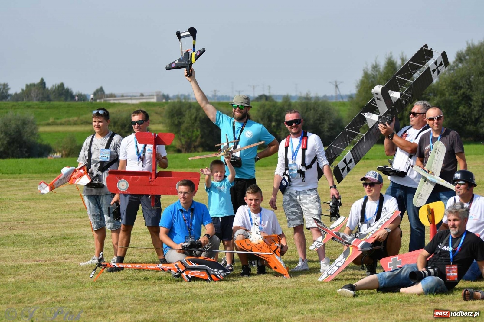 Zdjęcie w galerii na portalu naszraciborz.pl: Raciborskie air show przyciągnęło tłumy  wiadomości z regionu