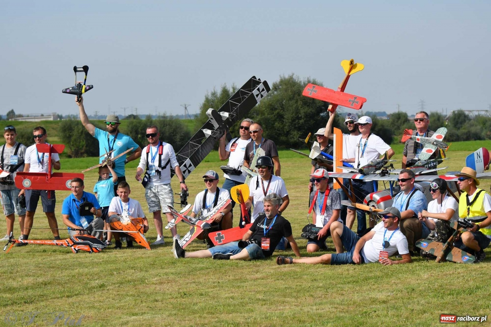 Zdjęcie w galerii na portalu naszraciborz.pl: Raciborskie air show przyciągnęło tłumy  wiadomości z regionu