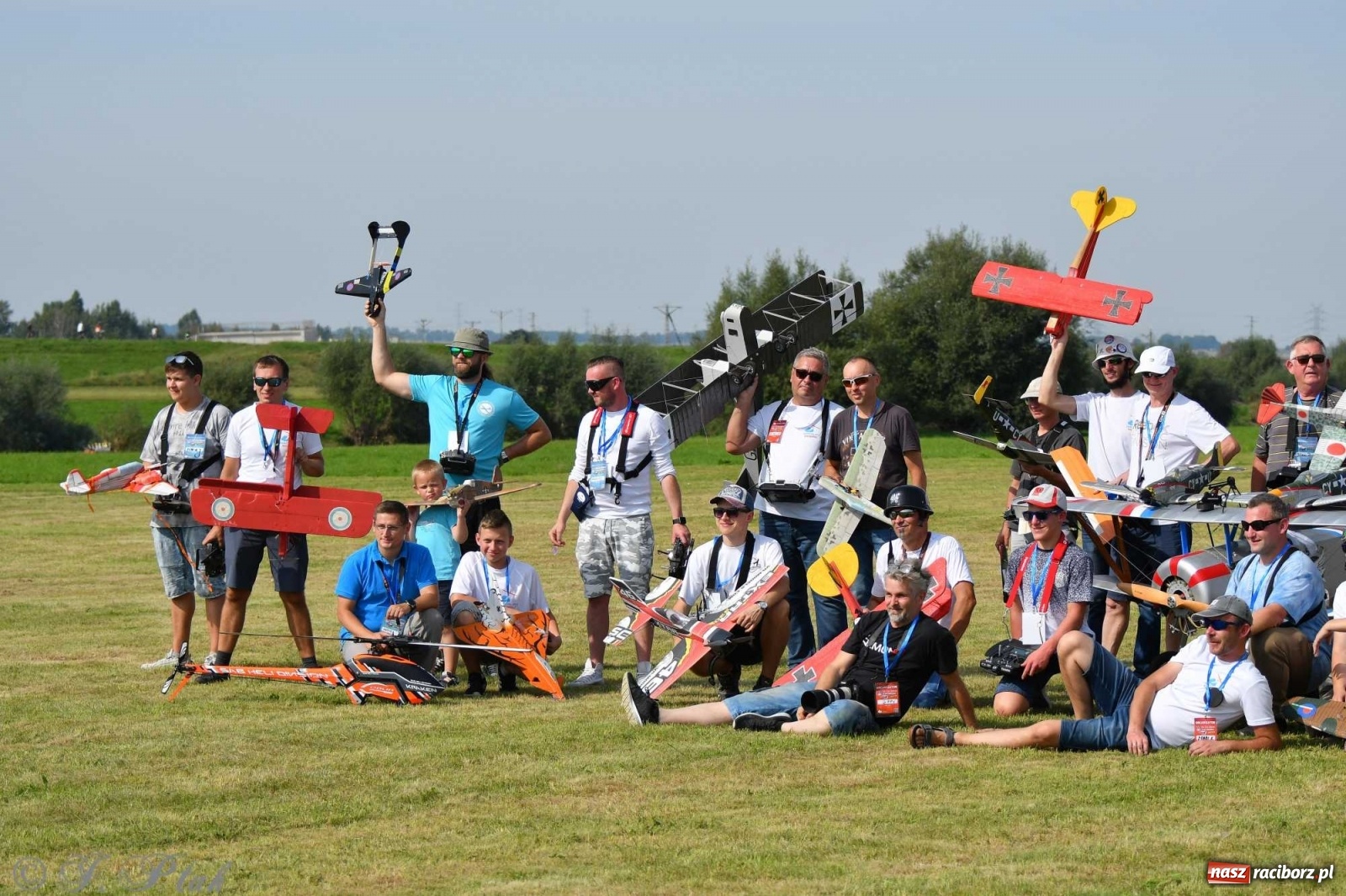 Zdjęcie w galerii na portalu naszraciborz.pl: Raciborskie air show przyciągnęło tłumy  wiadomości z regionu