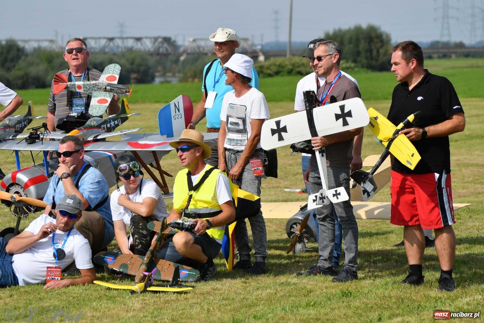 Zdjęcie w galerii na portalu naszraciborz.pl: Raciborskie air show przyciągnęło tłumy  wiadomości z regionu
