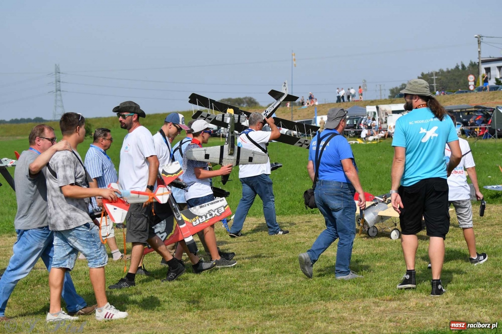 Zdjęcie w galerii na portalu naszraciborz.pl: Raciborskie air show przyciągnęło tłumy  wiadomości z regionu
