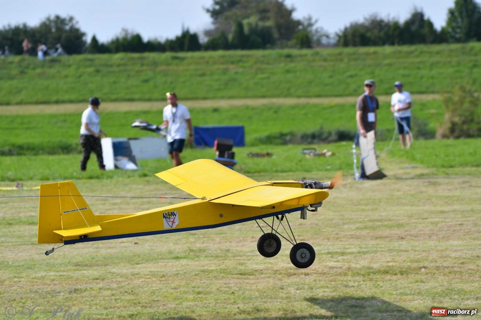 Zdjęcie w galerii na portalu naszraciborz.pl: Raciborskie air show przyciągnęło tłumy  wiadomości z regionu