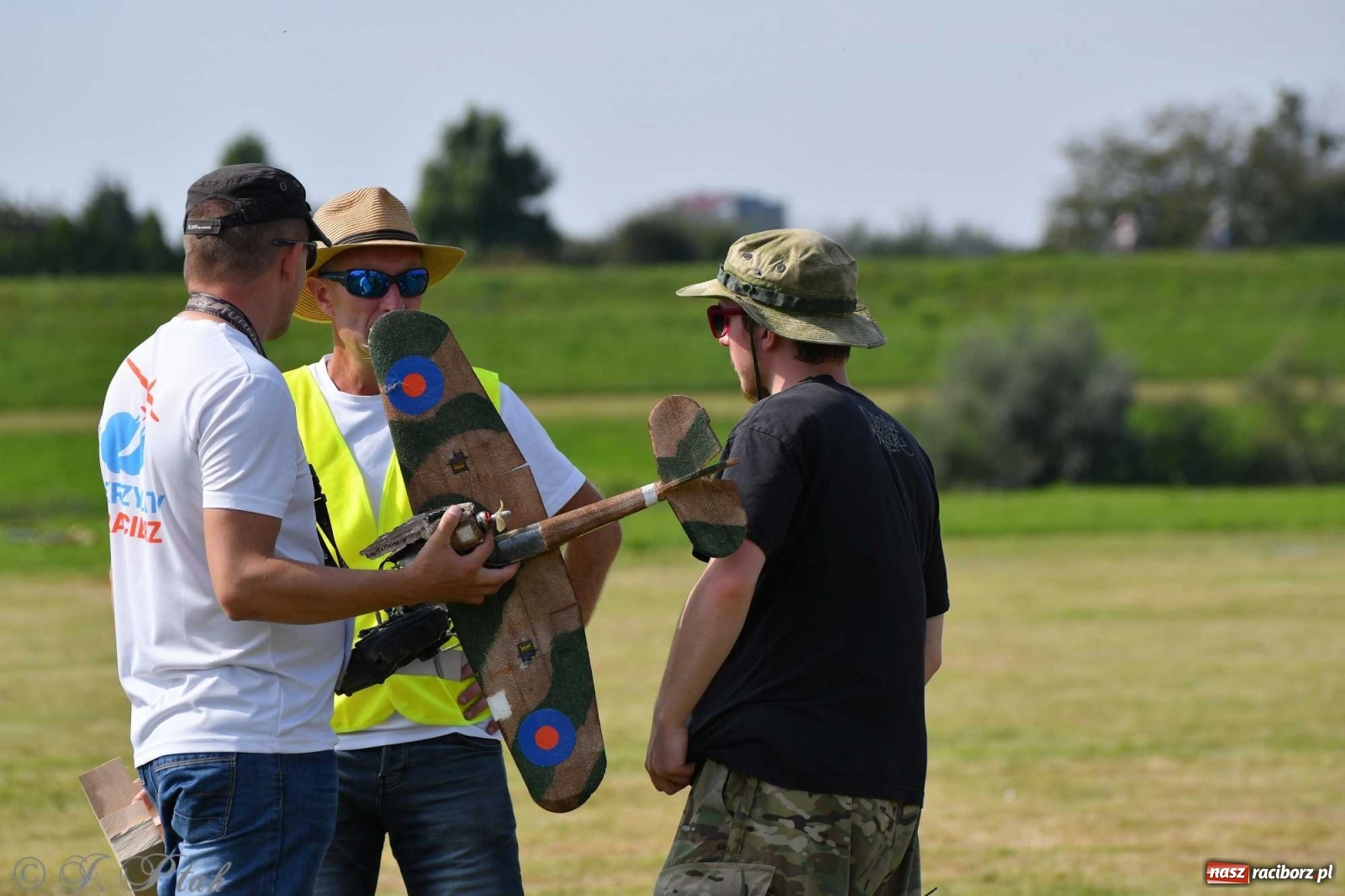 Zdjęcie w galerii na portalu naszraciborz.pl: Raciborskie air show przyciągnęło tłumy  wiadomości z regionu