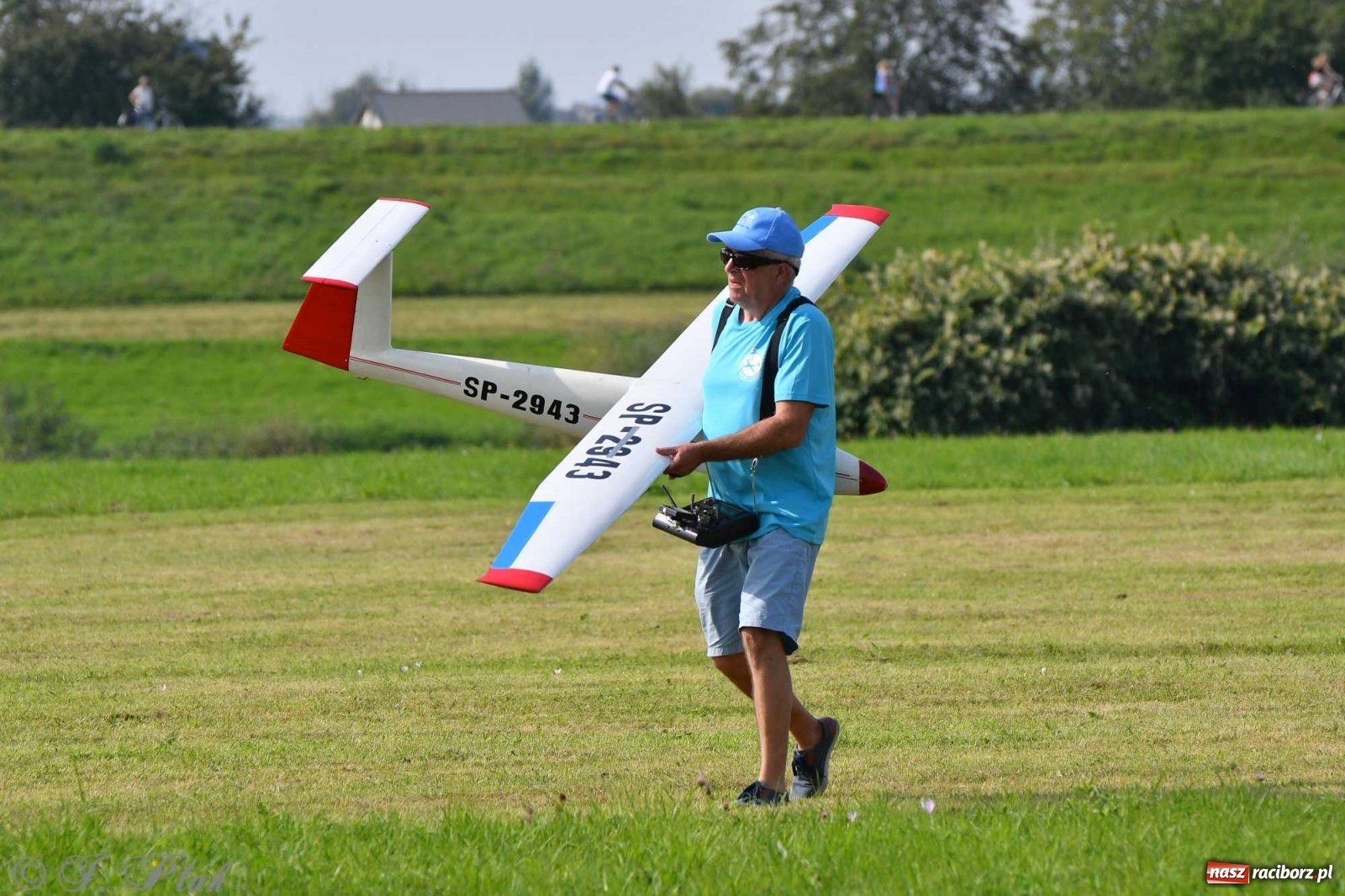 Zdjęcie w galerii na portalu naszraciborz.pl: Raciborskie air show przyciągnęło tłumy  wiadomości z regionu