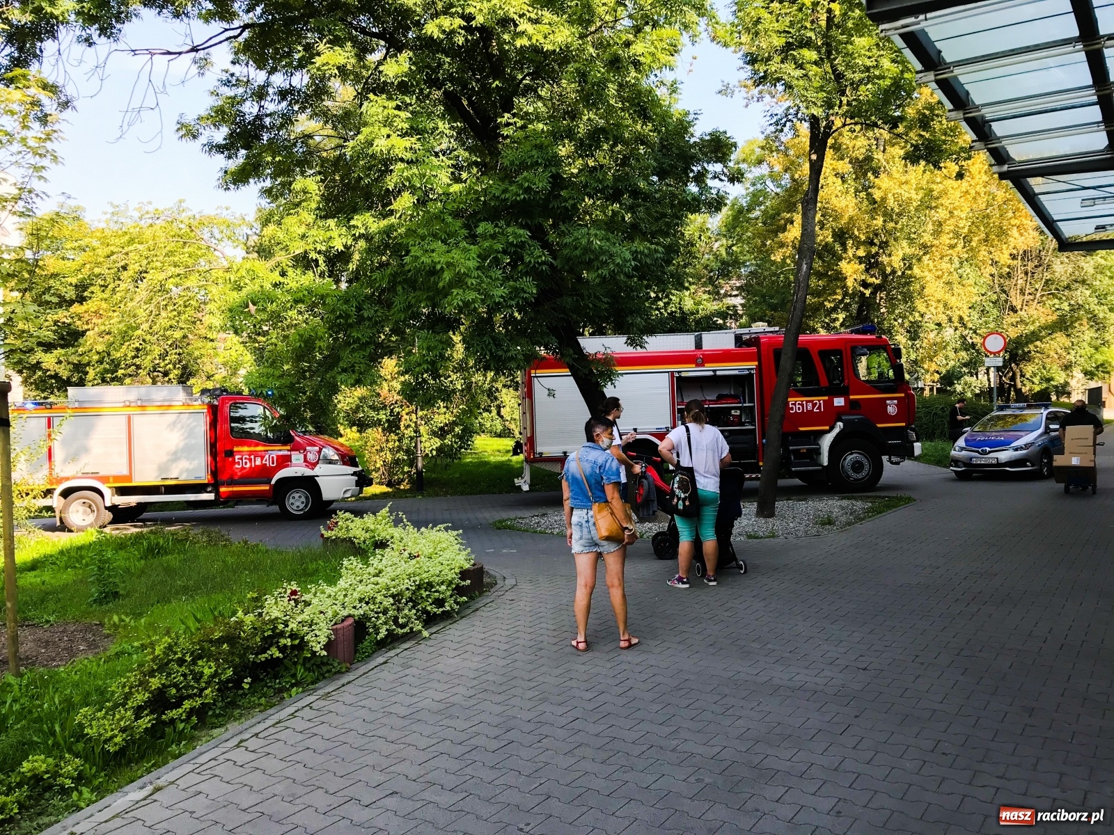 Zdjęcie w galerii na portalu naszraciborz.pl: Strażacka akcja w Kauflandzie. Wezwano Lotnicze Pogotowie Ratunkowe [FOTO i WIDEO] wiadomości z regionu