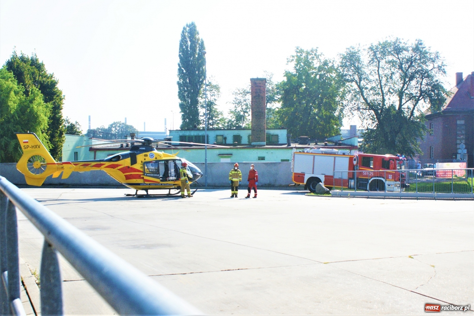 Zdjęcie w galerii na portalu naszraciborz.pl: Strażacka akcja w Kauflandzie. Wezwano Lotnicze Pogotowie Ratunkowe [FOTO i WIDEO] wiadomości z regionu