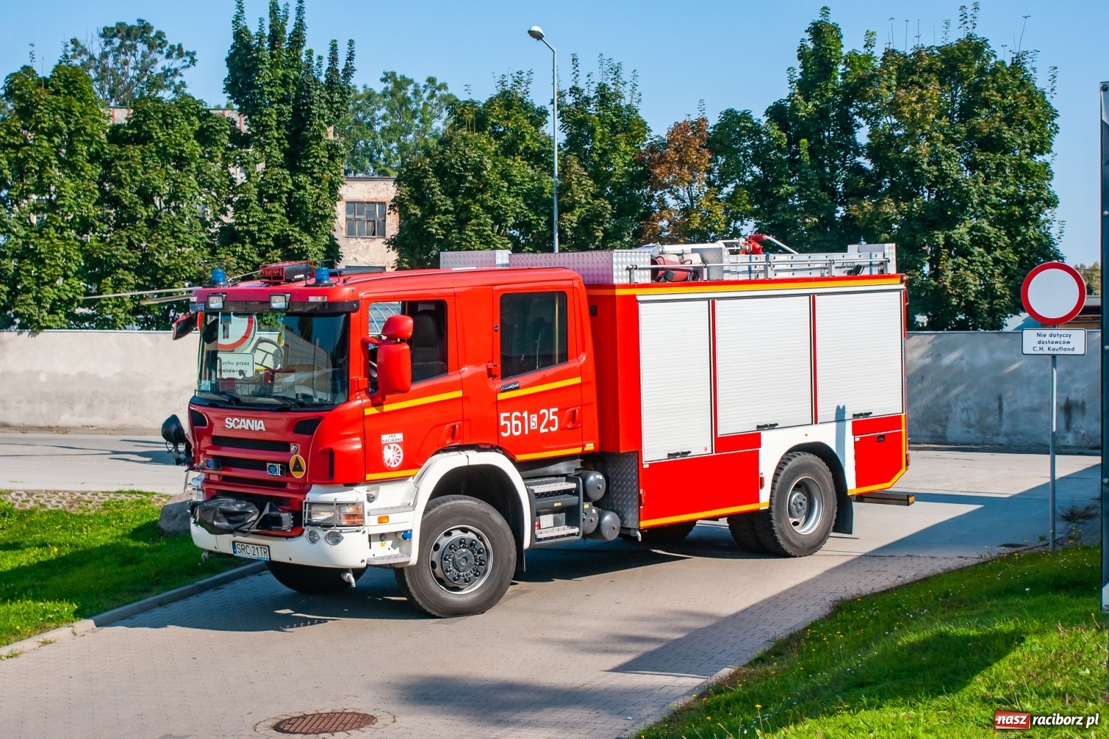 Zdjęcie w galerii na portalu naszraciborz.pl: Strażacka akcja w Kauflandzie. Wezwano Lotnicze Pogotowie Ratunkowe [FOTO i WIDEO] wiadomości z regionu