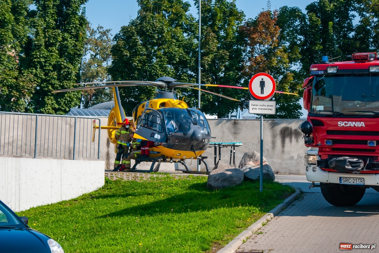 Zdjęcie w galerii na portalu naszraciborz.pl: Strażacka akcja w Kauflandzie. Wezwano Lotnicze Pogotowie Ratunkowe [FOTO i WIDEO] wiadomości z regionu