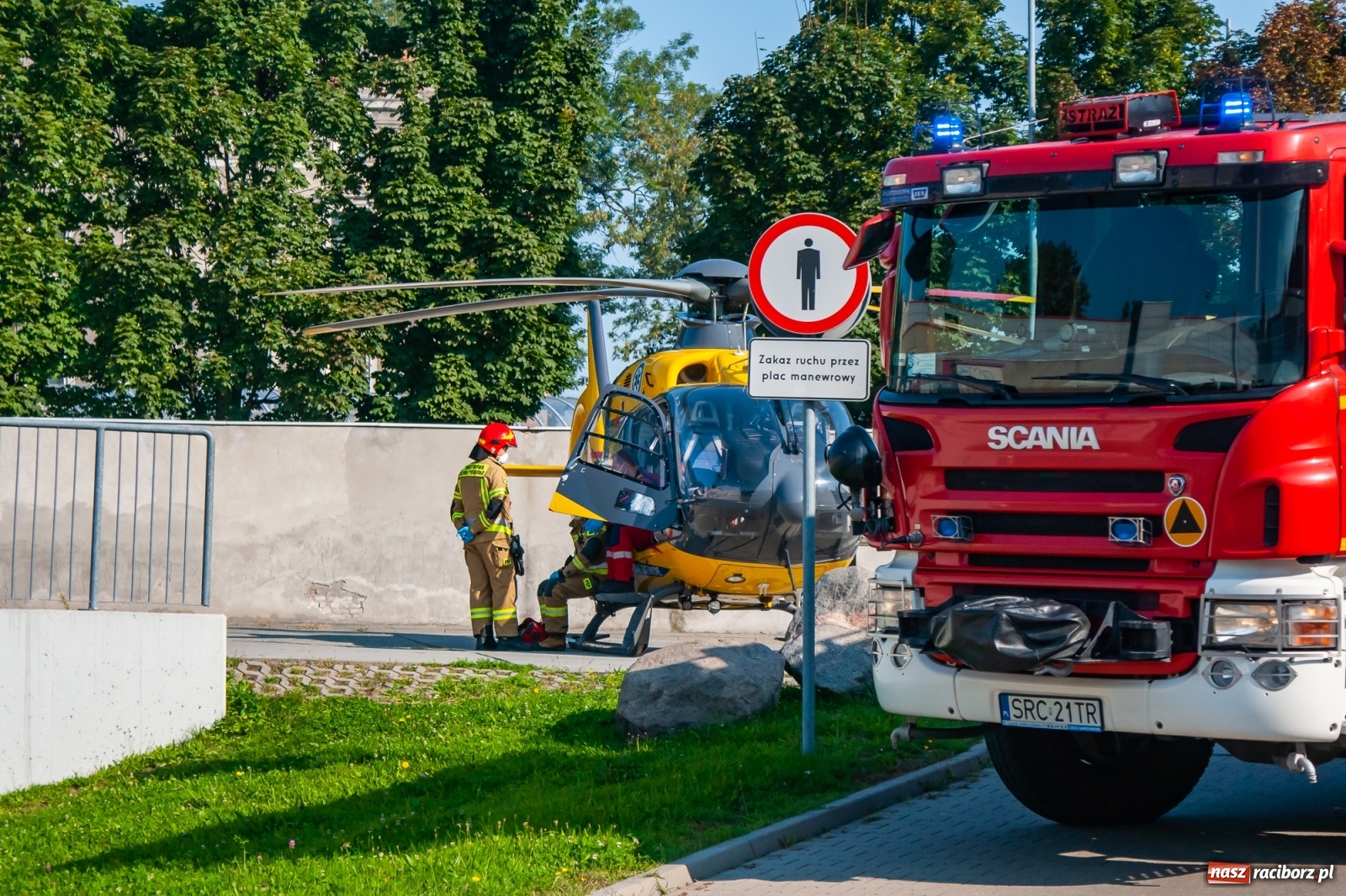 Zdjęcie w galerii na portalu naszraciborz.pl: Strażacka akcja w Kauflandzie. Wezwano Lotnicze Pogotowie Ratunkowe [FOTO i WIDEO] wiadomości z regionu