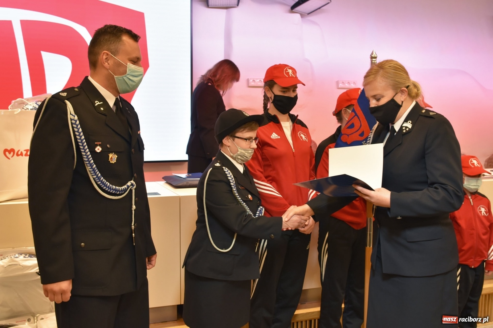 Zdjęcie w galerii na portalu naszraciborz.pl: Druhowie z Samborowic odebrali tytuł wyróżnionej MDP [FOTO] wiadomości z regionu