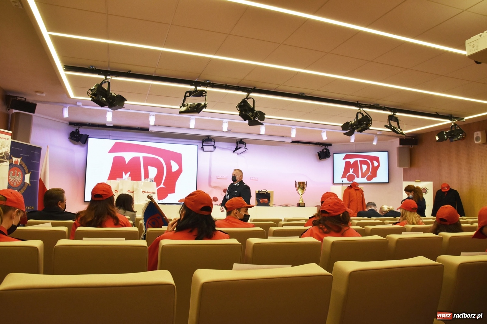 Zdjęcie w galerii na portalu naszraciborz.pl: Druhowie z Samborowic odebrali tytuł wyróżnionej MDP [FOTO] wiadomości z regionu