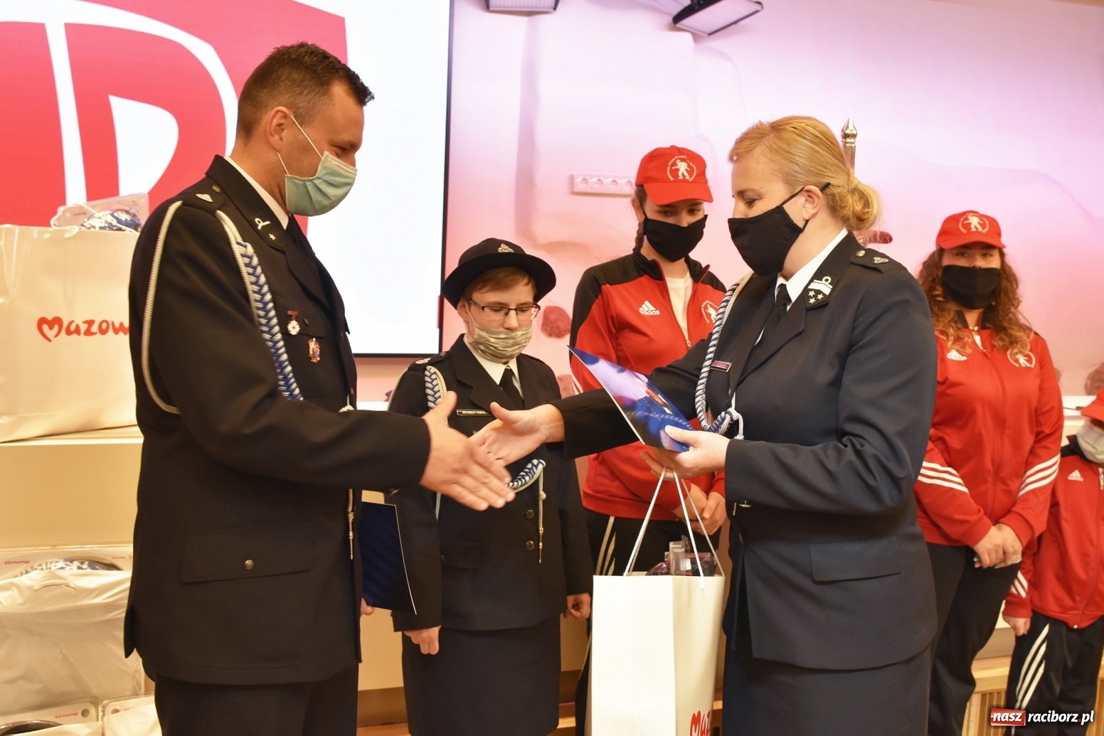 Zdjęcie w galerii na portalu naszraciborz.pl: Druhowie z Samborowic odebrali tytuł wyróżnionej MDP [FOTO] wiadomości z regionu