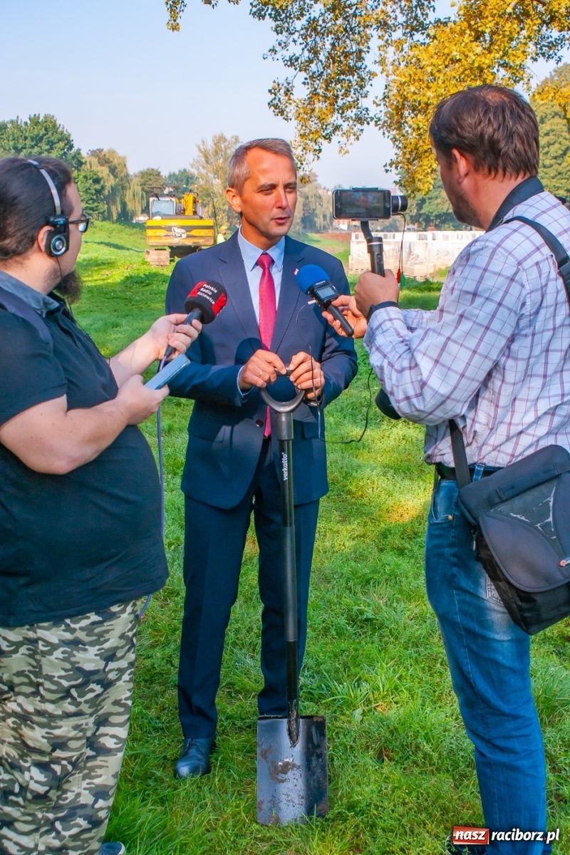 Zdjęcie w galerii na portalu naszraciborz.pl: Budowa lewobrzeżnych bulwarów symbolicznie rozpoczęta [FOTO i WIDEO] wiadomości z regionu