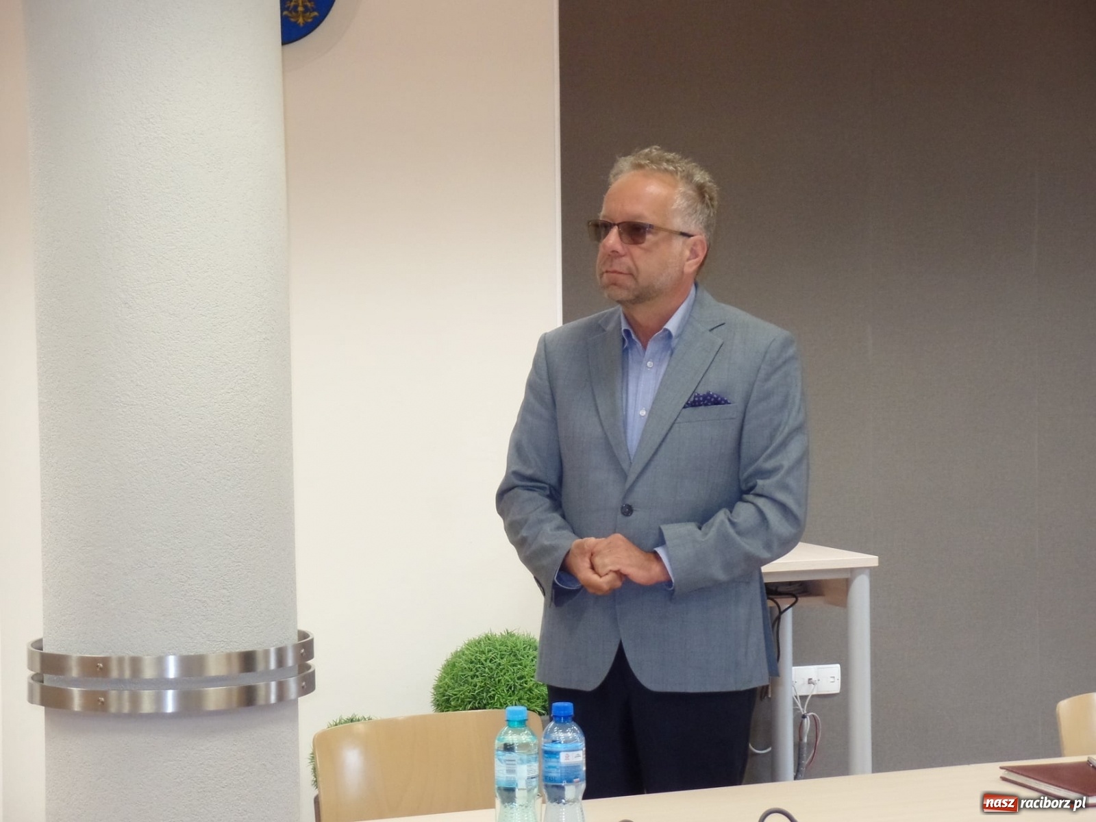 Zdjęcie w galerii na portalu naszraciborz.pl: Zarząd powiatu podziękował nadleśniczemu wiadomości z regionu