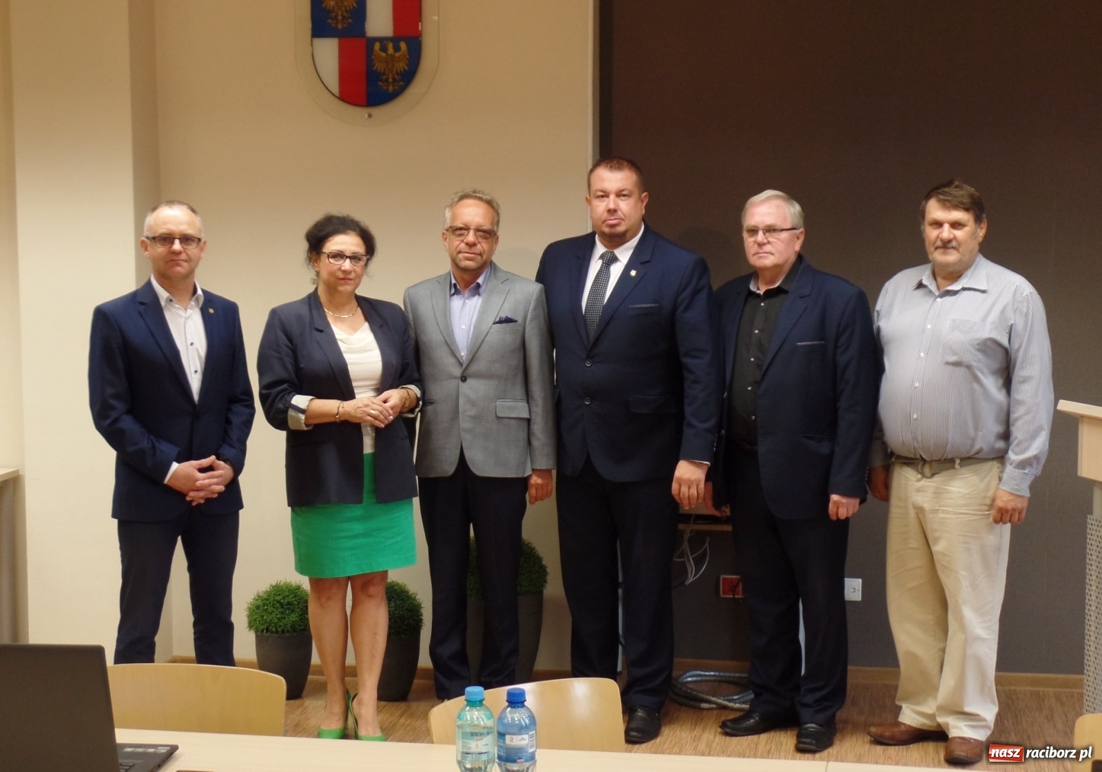 Zdjęcie w galerii na portalu naszraciborz.pl: Zarząd powiatu podziękował nadleśniczemu wiadomości z regionu