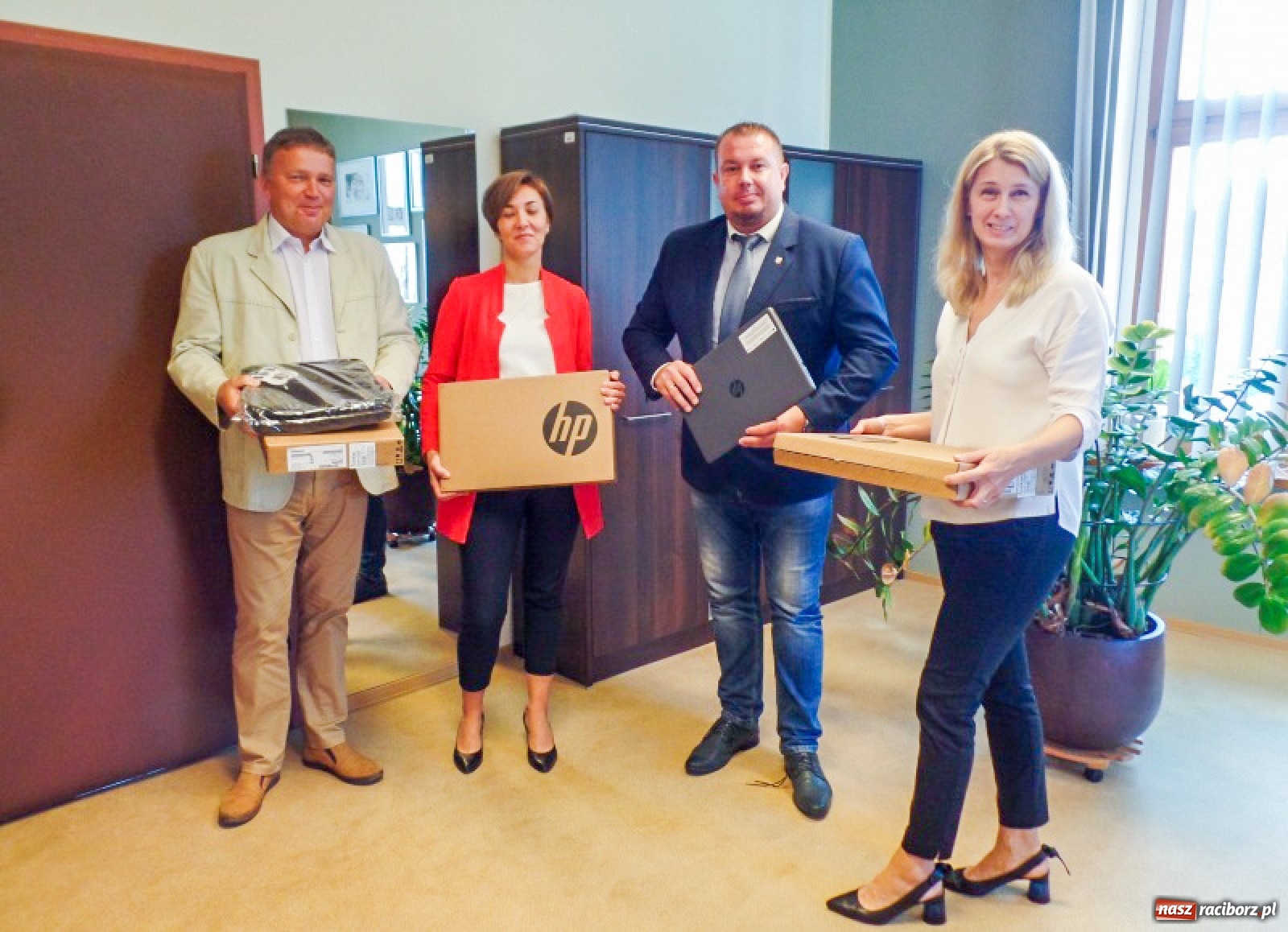 Zdjęcie w galerii na portalu naszraciborz.pl: Pomoce naukowe dla placówek opiekuńczo-wychowawczych wiadomości z regionu