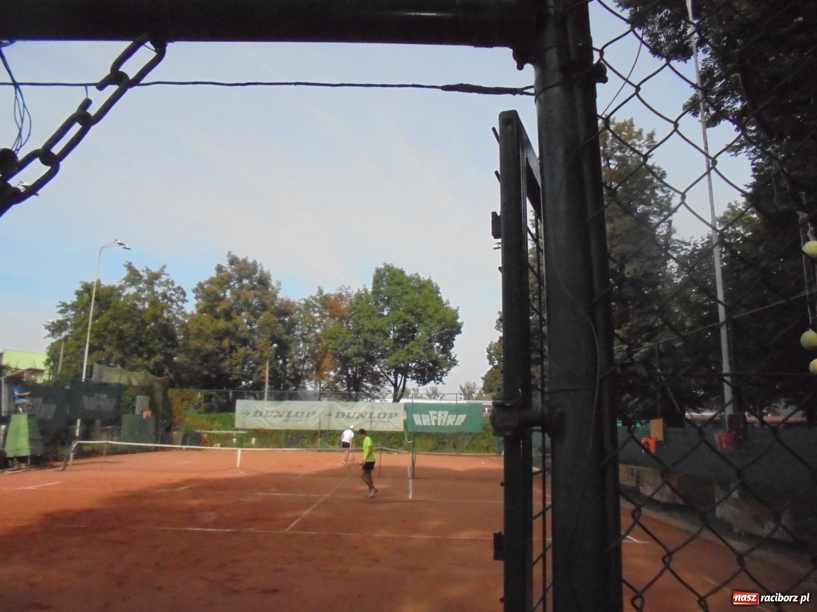 Zdjęcie w galerii na portalu naszraciborz.pl: Tenisowa rywalizacja o puchar NSZZ Solidarność Rafako S.A. wiadomości z regionu