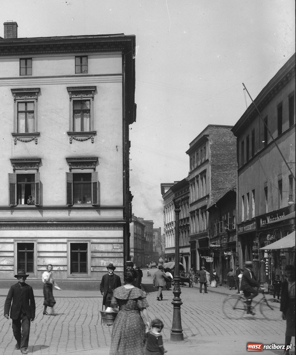 Zdjęcie w galerii na portalu naszraciborz.pl: Ulica Chopina wczoraj i dziś z nowym apartamentowcem wiadomości z regionu