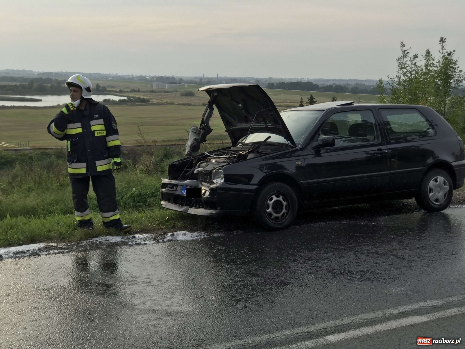 Zdjęcie w galerii na portalu naszraciborz.pl: VW Golf i BMW zderzyły się na Brzeskiej  wiadomości z regionu