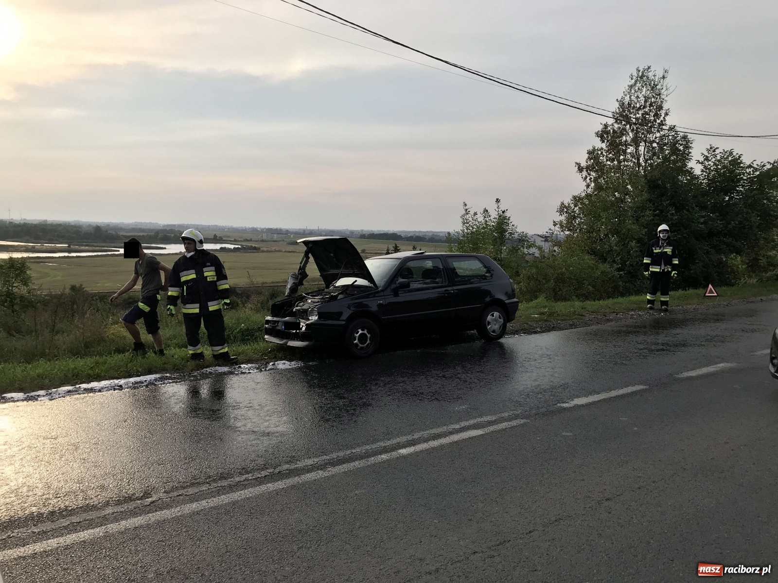 Zdjęcie w galerii na portalu naszraciborz.pl: VW Golf i BMW zderzyły się na Brzeskiej  wiadomości z regionu