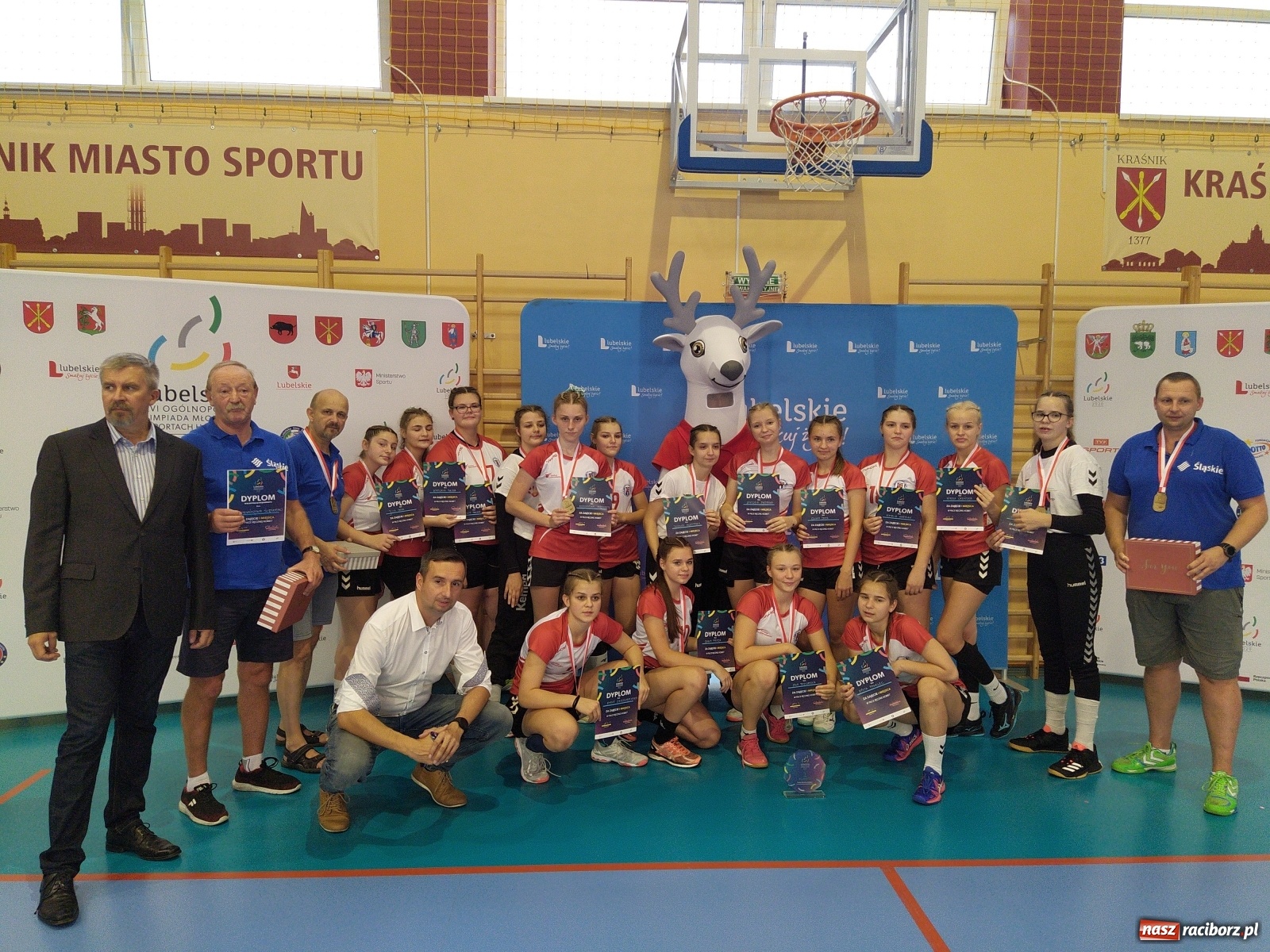 Zdjęcie w galerii na portalu naszraciborz.pl: Śląskie szczypiornistki ze złotym medalem XXVI Ogólnopolskiej Olimpiady Młodzieży wiadomości z regionu