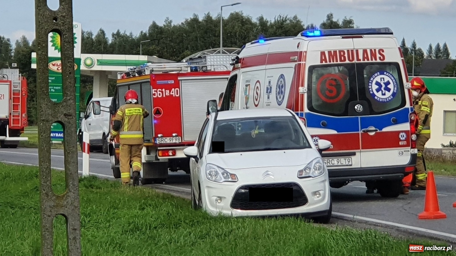 Zdjęcie w galerii na portalu naszraciborz.pl: Zderzenie citroena i renault na Gliwickiej [FOTO] wiadomości z regionu