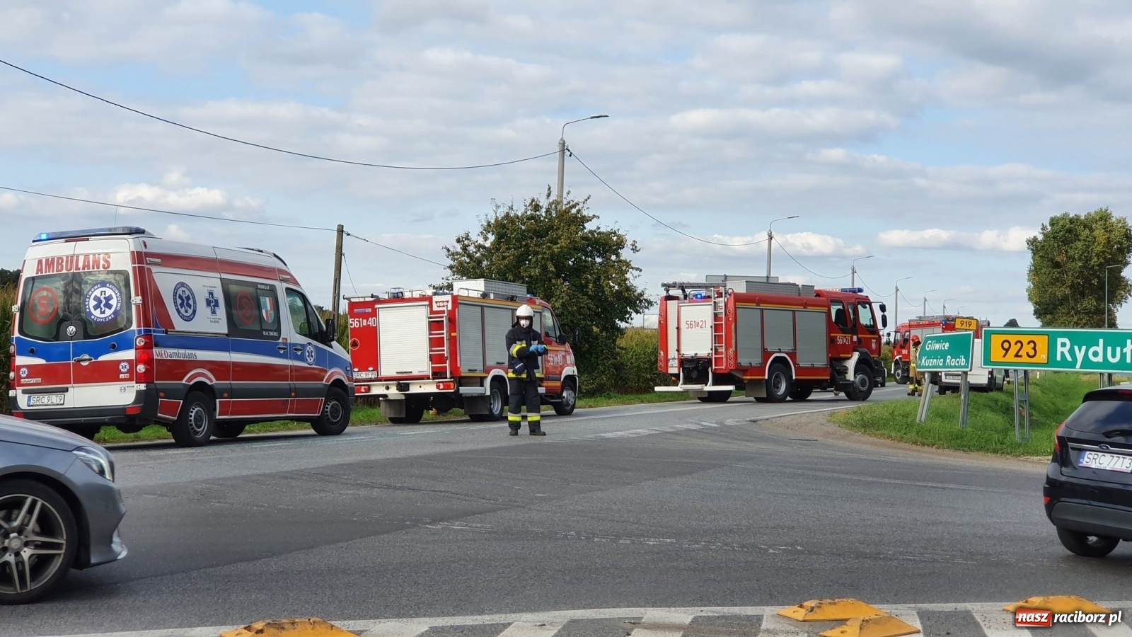 Zdjęcie w galerii na portalu naszraciborz.pl: Zderzenie citroena i renault na Gliwickiej [FOTO] wiadomości z regionu